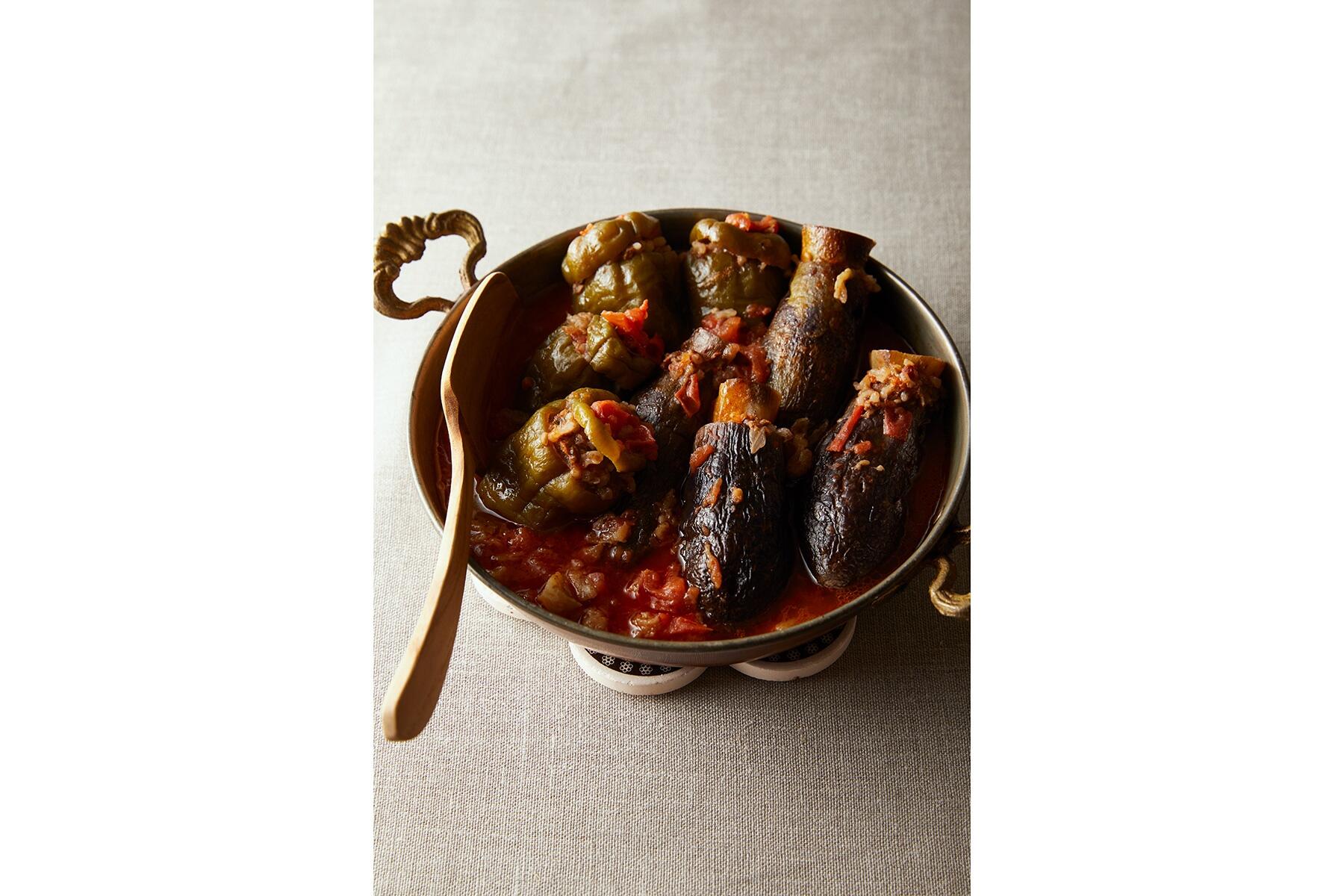 前菜にも主菜にもなる挽き肉の詰め物“なすとピーマンのドルマ”