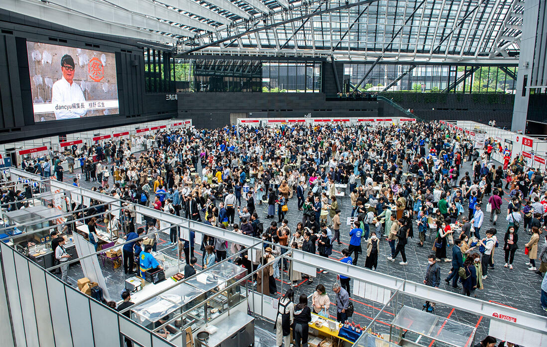 新宿住友ビル三角広場