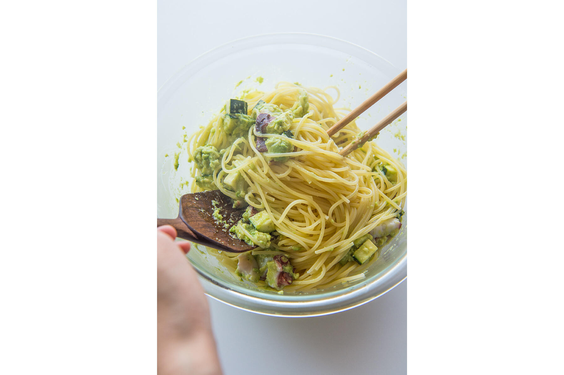 スパゲッティを和える