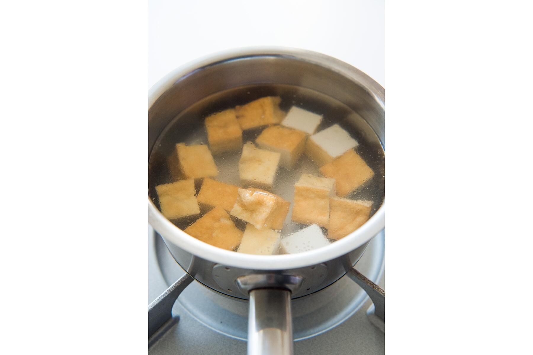 厚揚げをゆでる