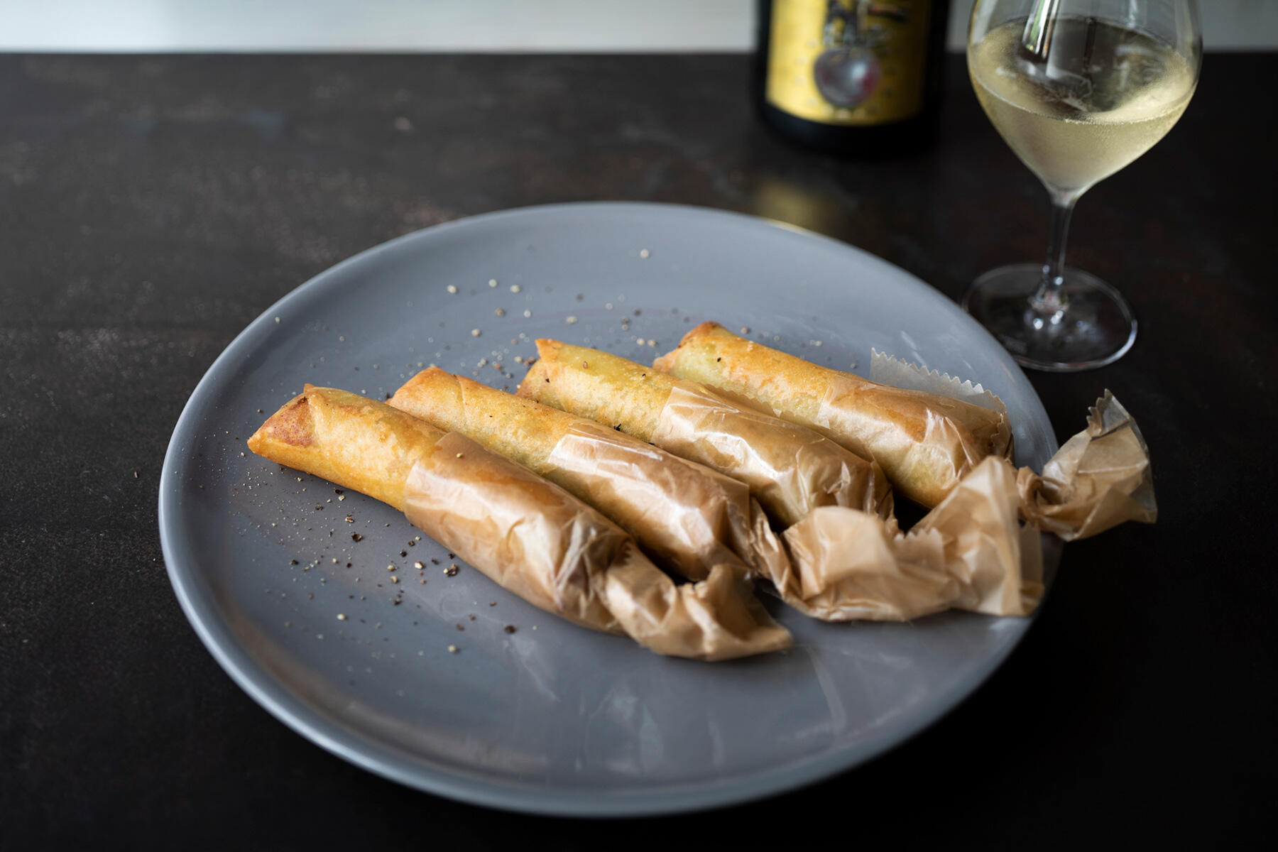 大人気ビストロ「ペタンク」の“アボカドとコーンクリームの春巻き”