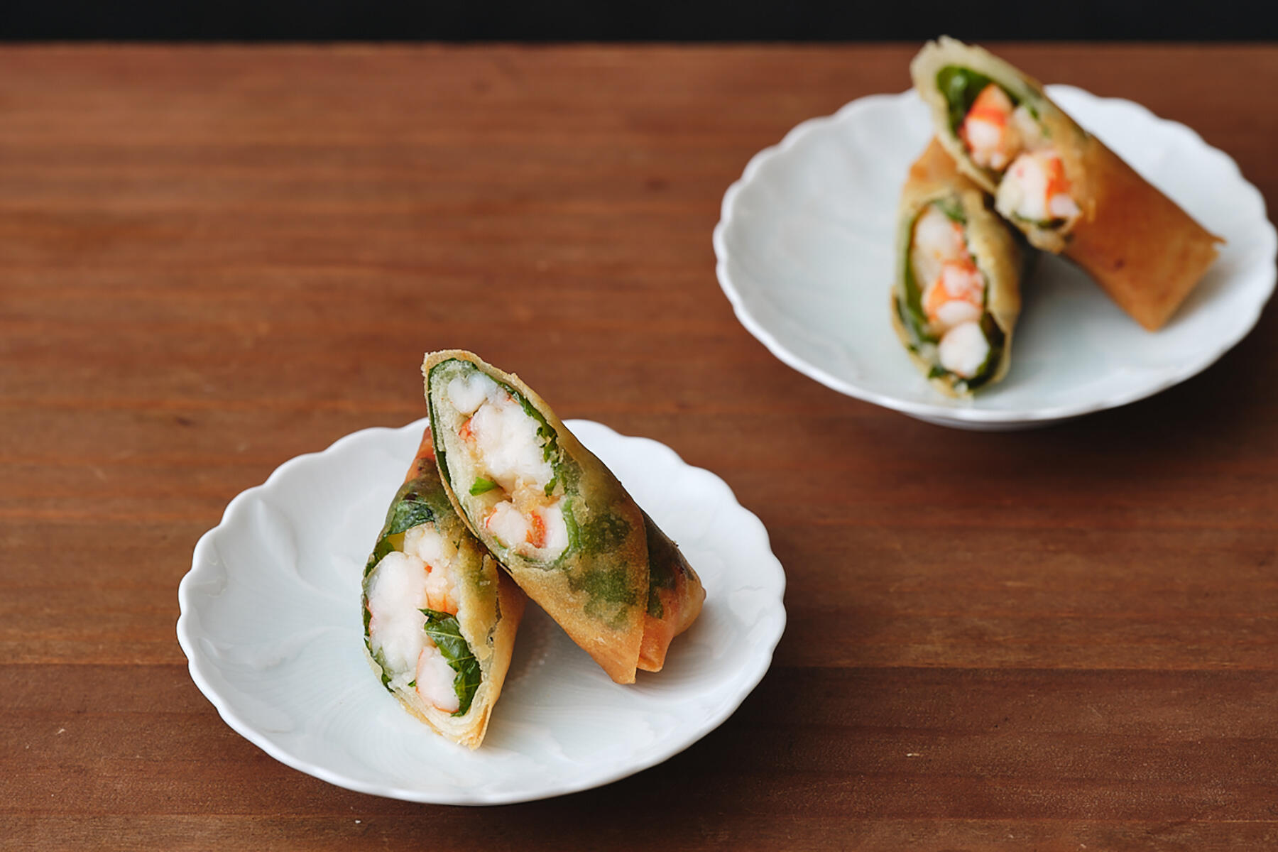 軽やかな食べ心地の“海老と青じそのミニ春巻き”