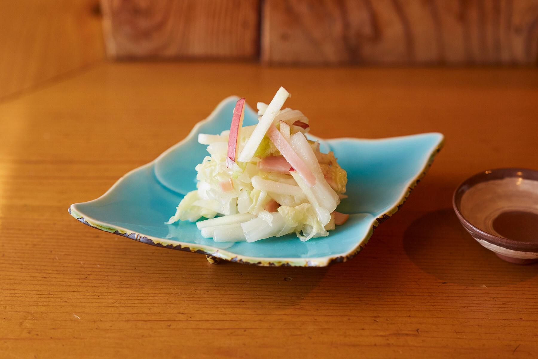 すっきり爽やかな“白菜とりんごのコールスロー柚子胡椒風味”