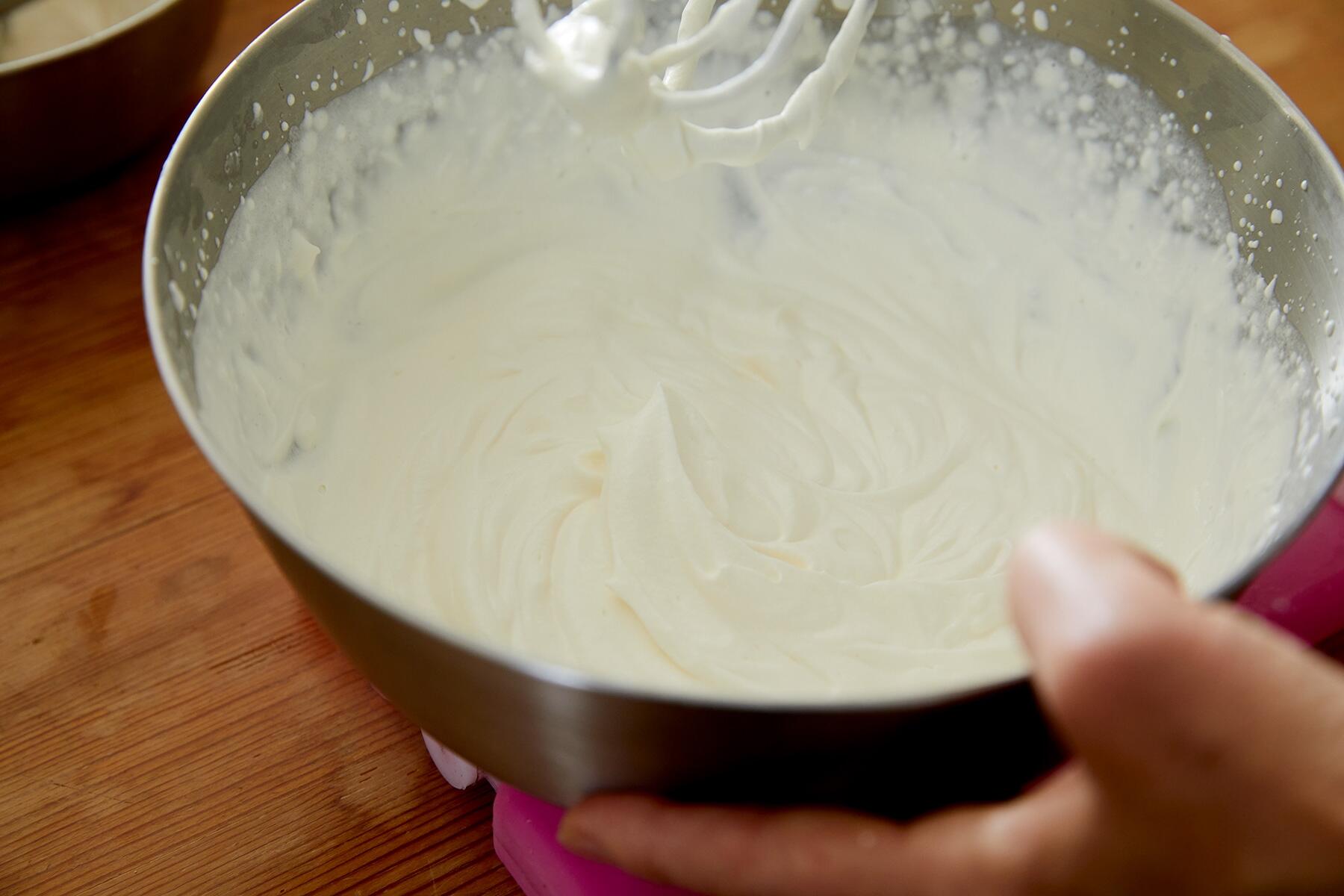 生クリームを立てる