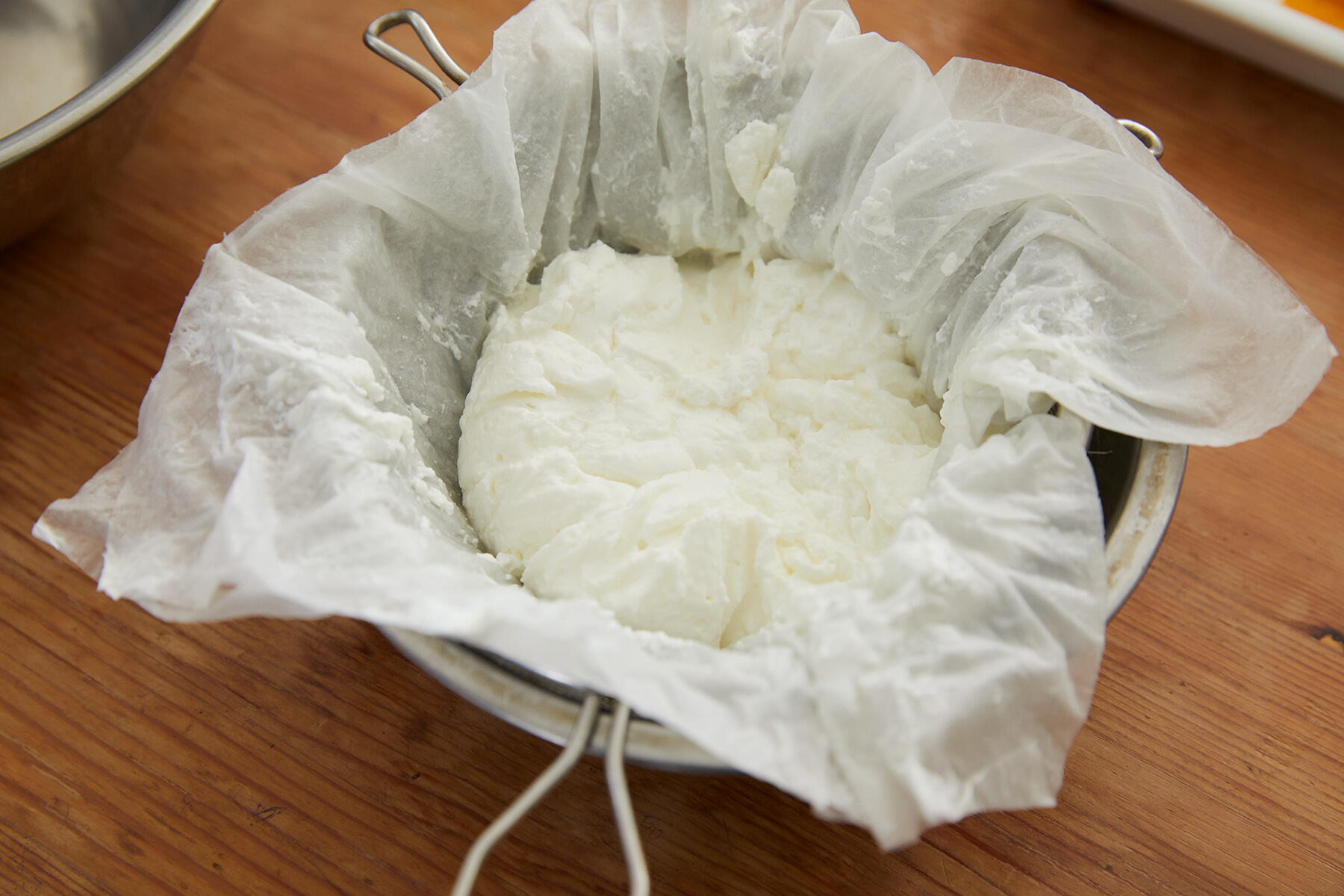 ヨーグルトを水切りする