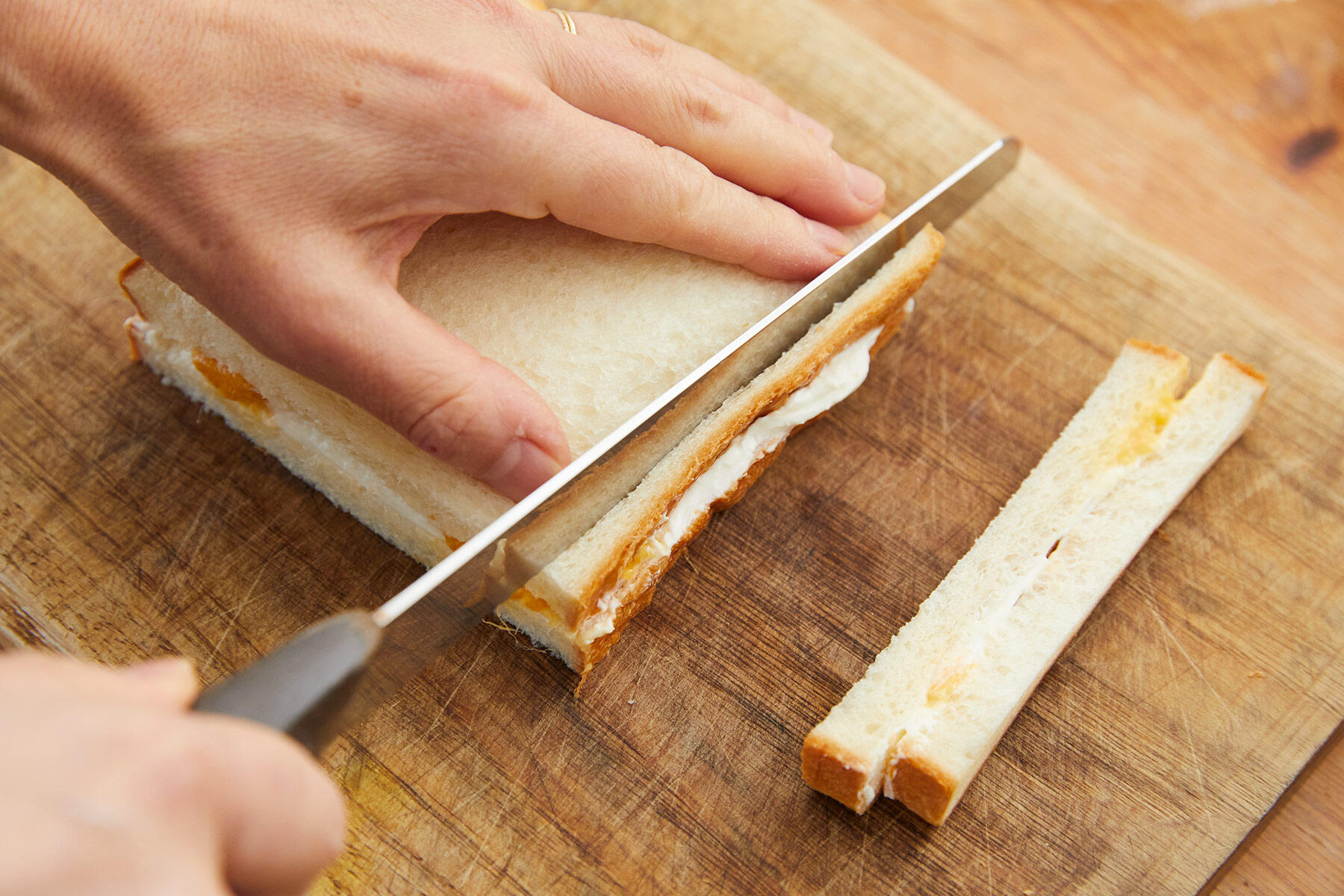 耳を切り落とす
