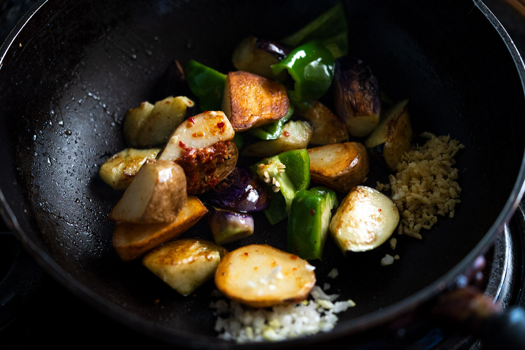 豆板醤を加える