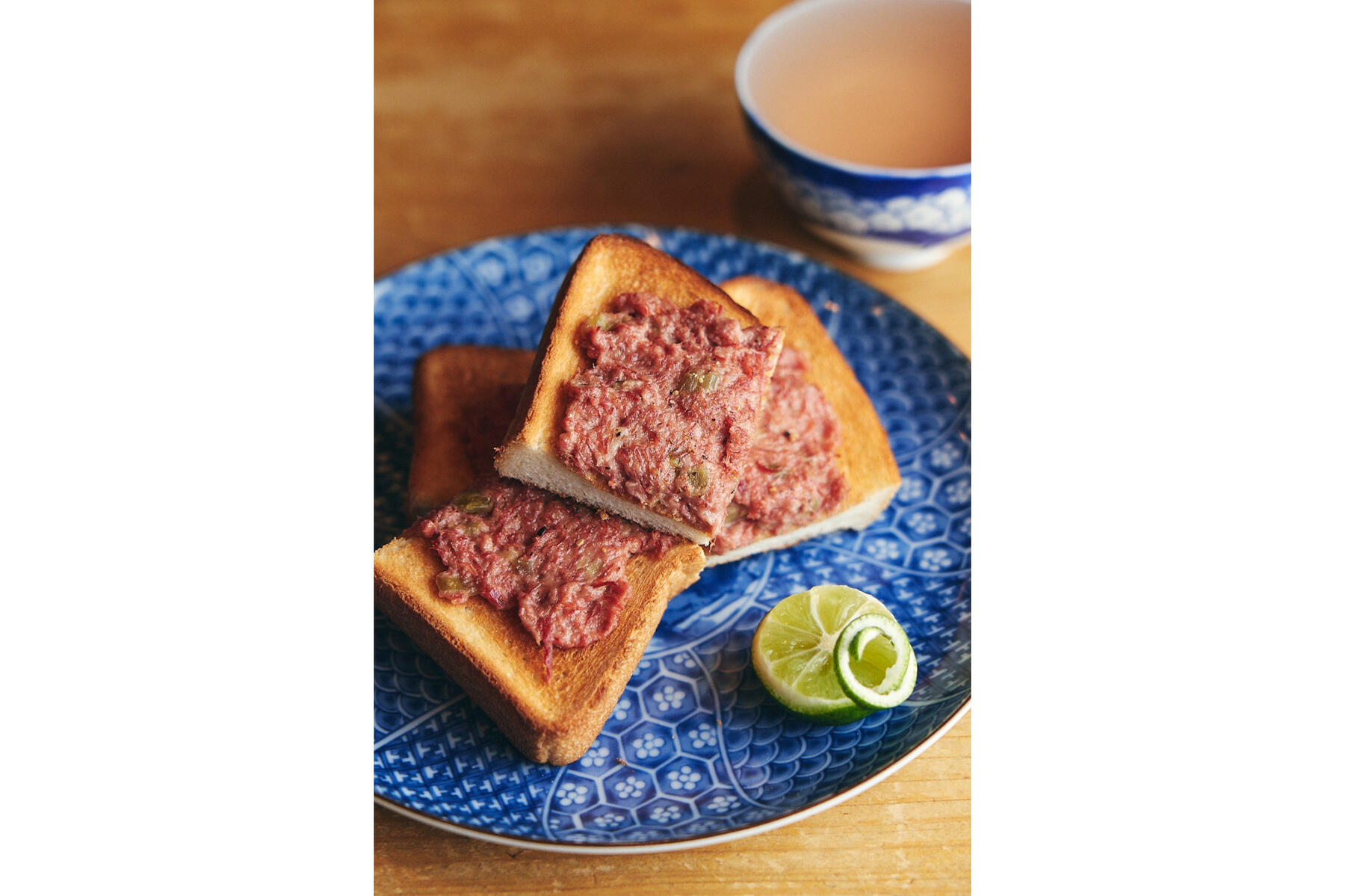 キレのある味わいの“コンビーフとわさび漬けトースト”