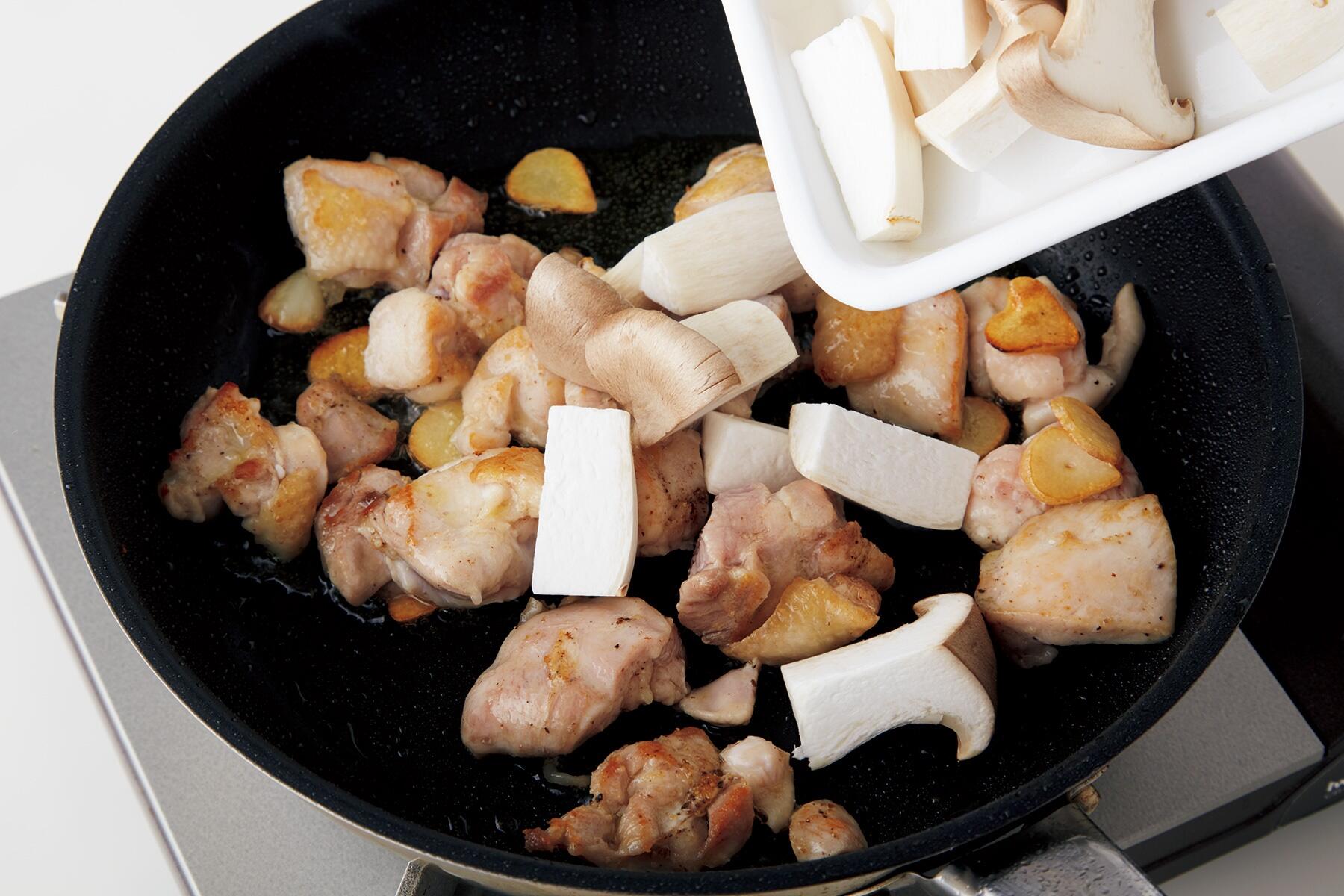 エリンギを加える