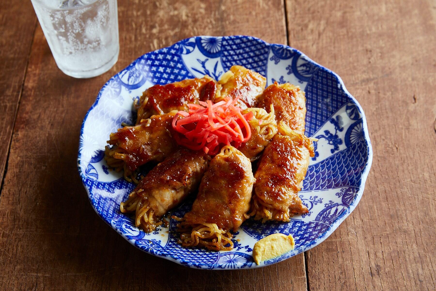 甘辛味に舌鼓！“肉巻き焼きそば”