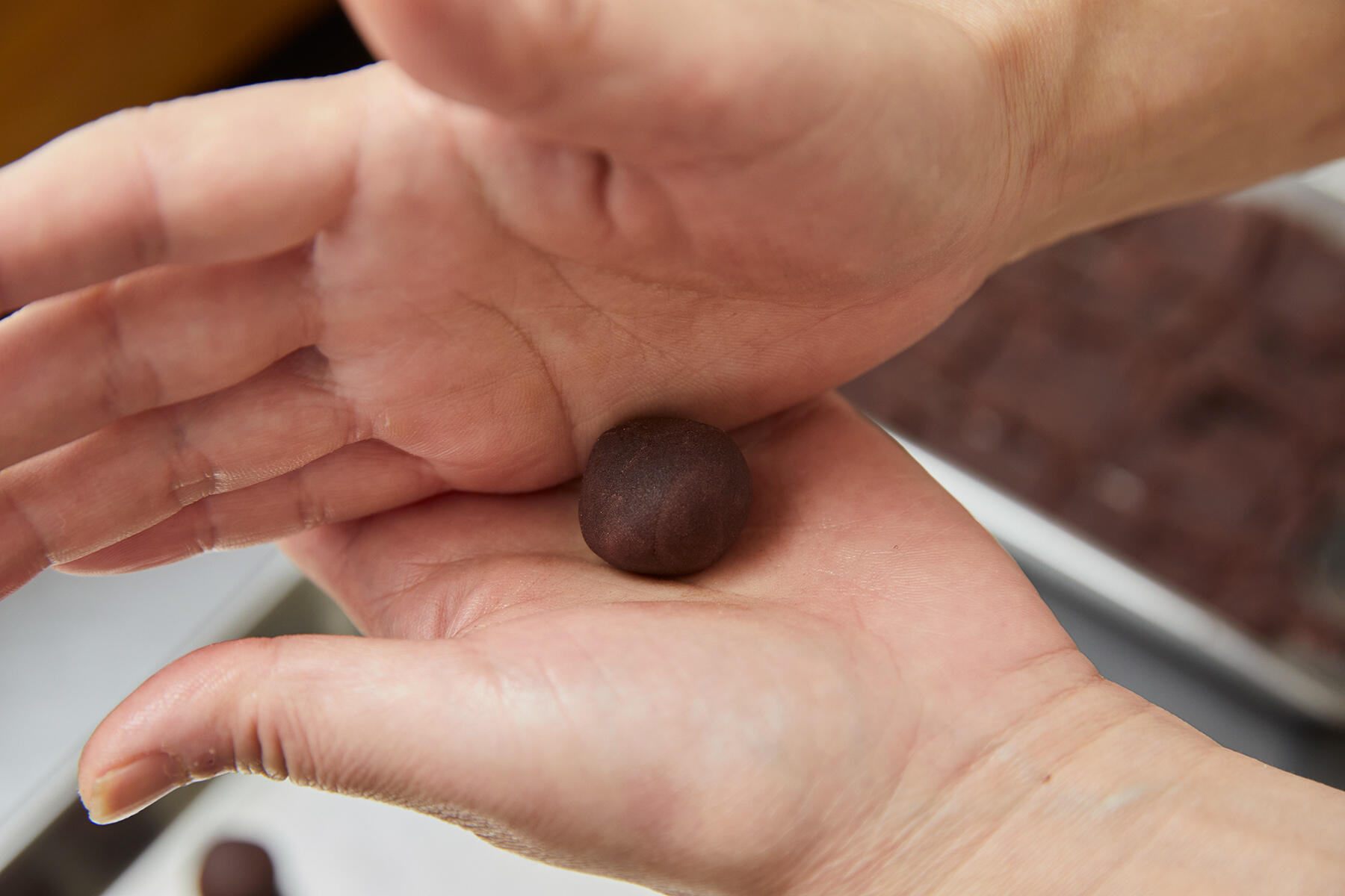 こしあんを丸める