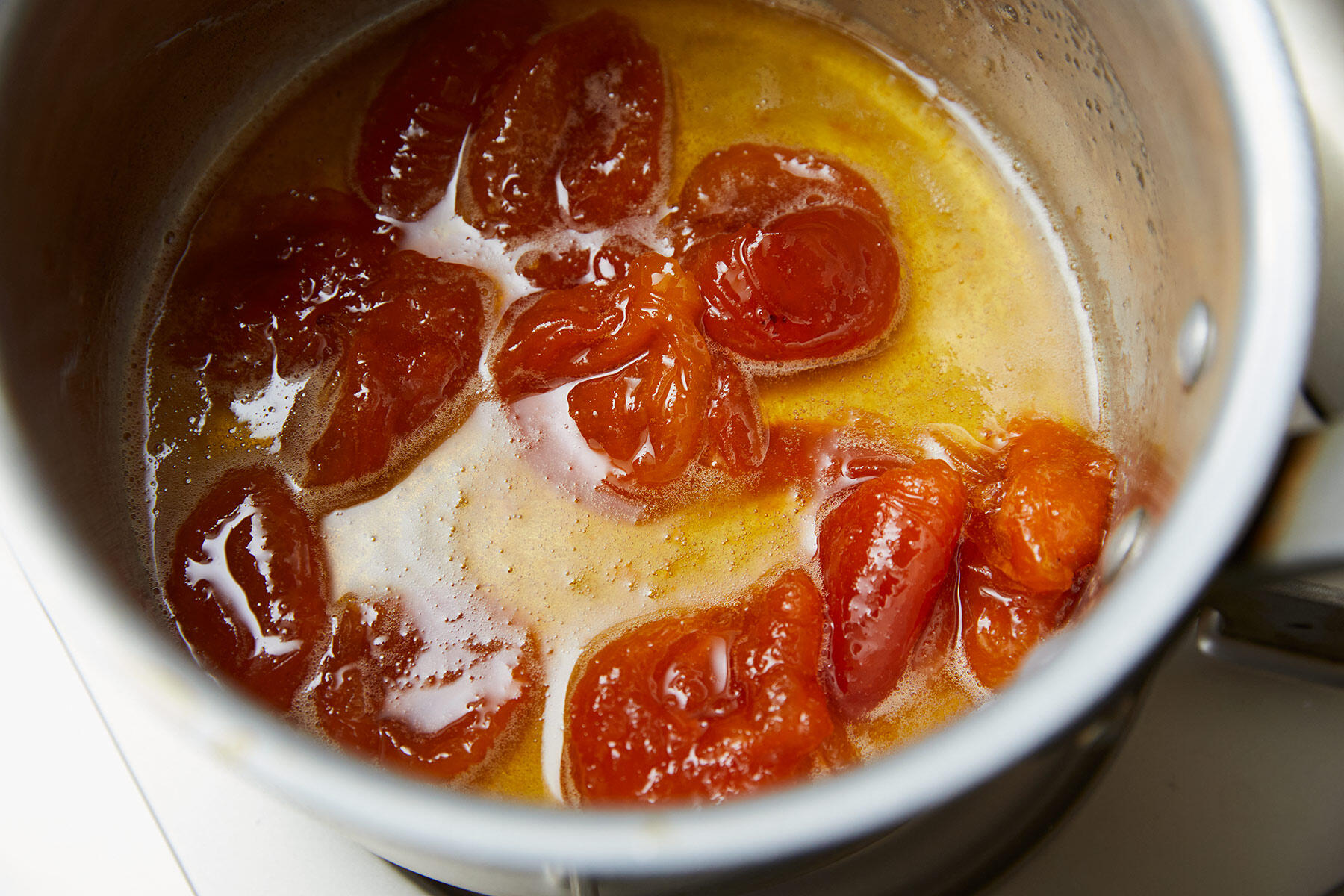 グラニュー糖を加える