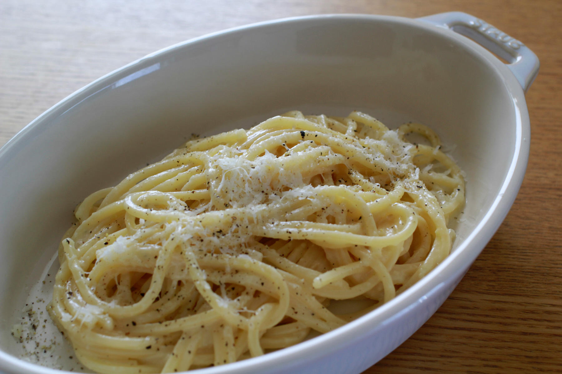 香り高く辛味をピリッと効かせた“生姜とチーズのパスタ”