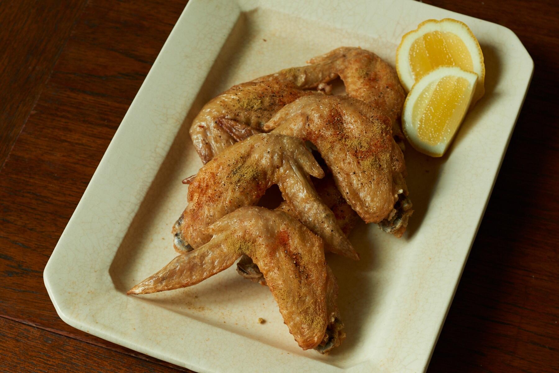 クミン香る“手羽先の素揚げ”