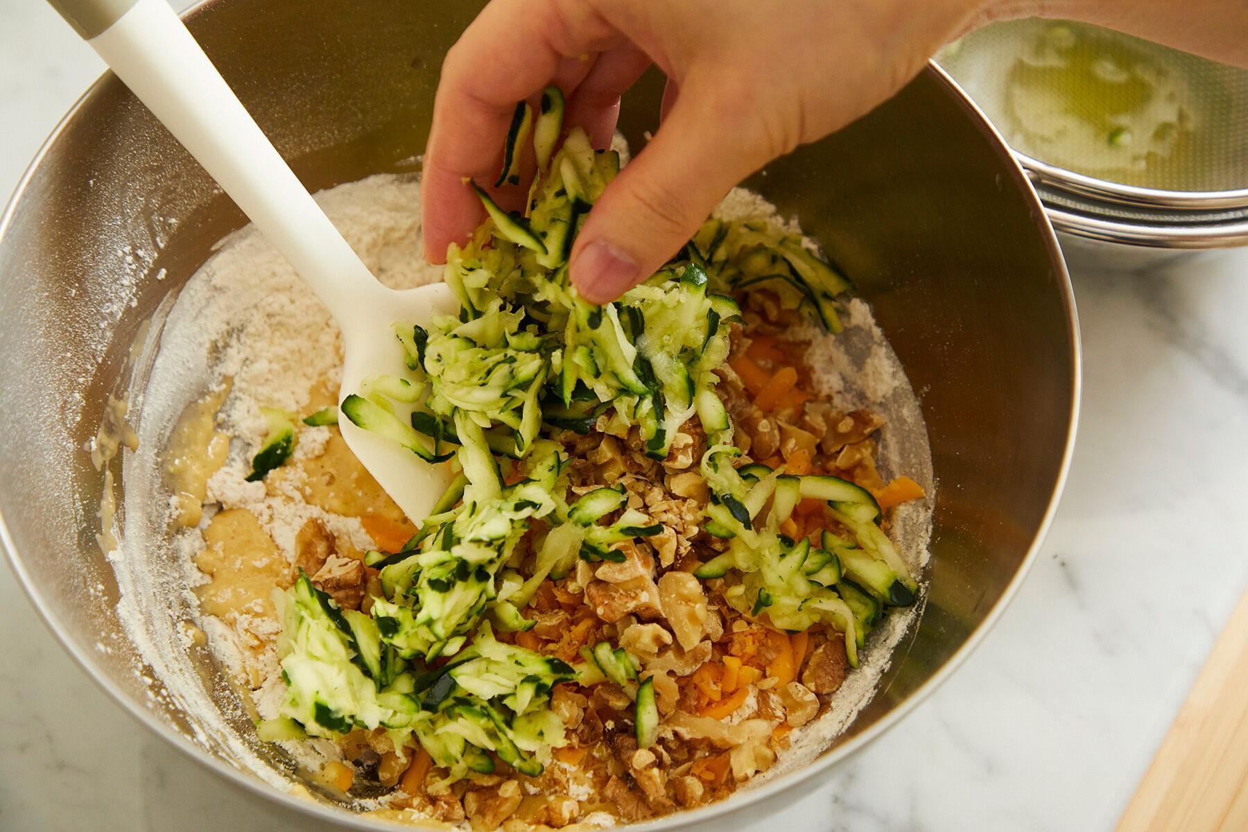 材料をすべて混ぜる