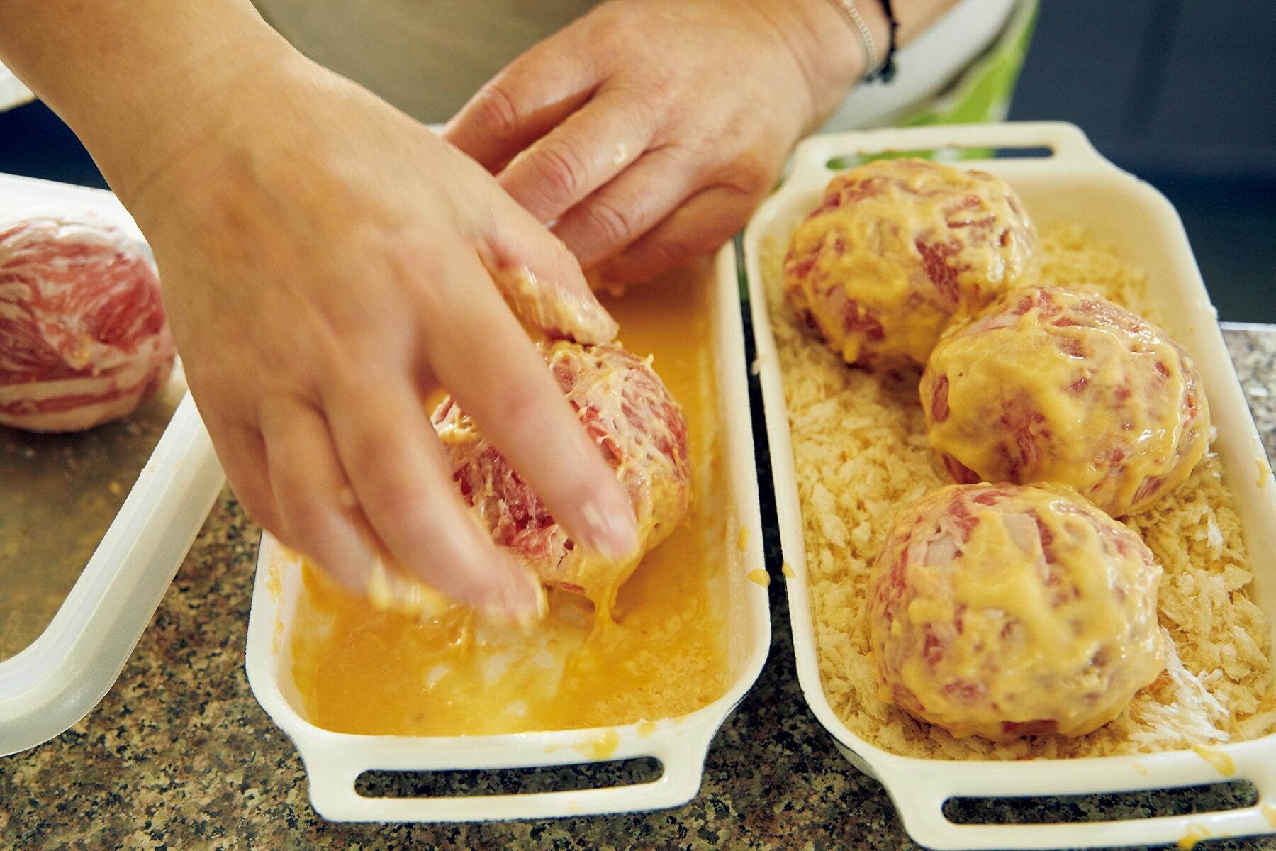 パン粉をまぶす