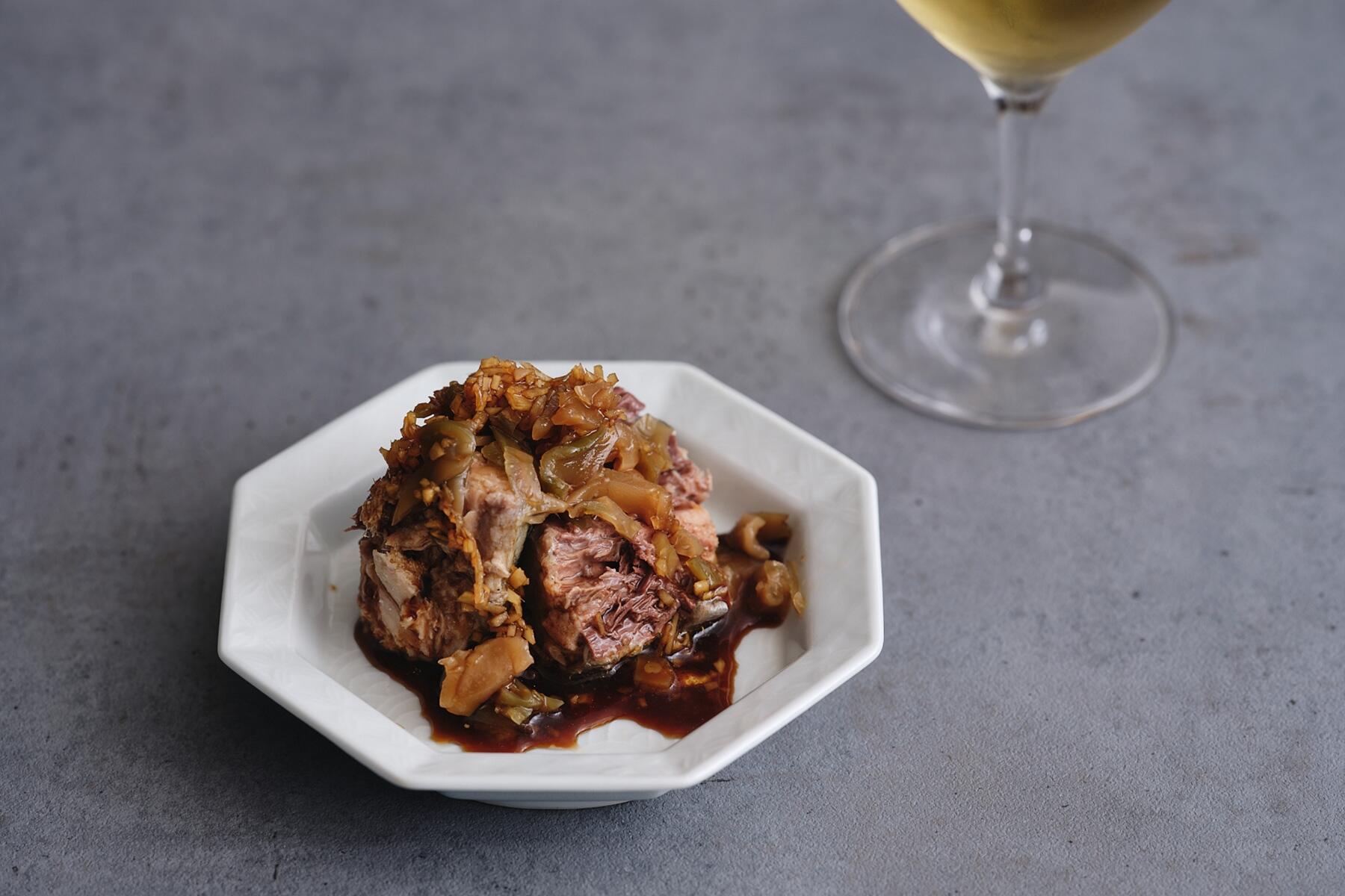 白ワインと相性抜群！“さば缶生姜ザーサイ和え”