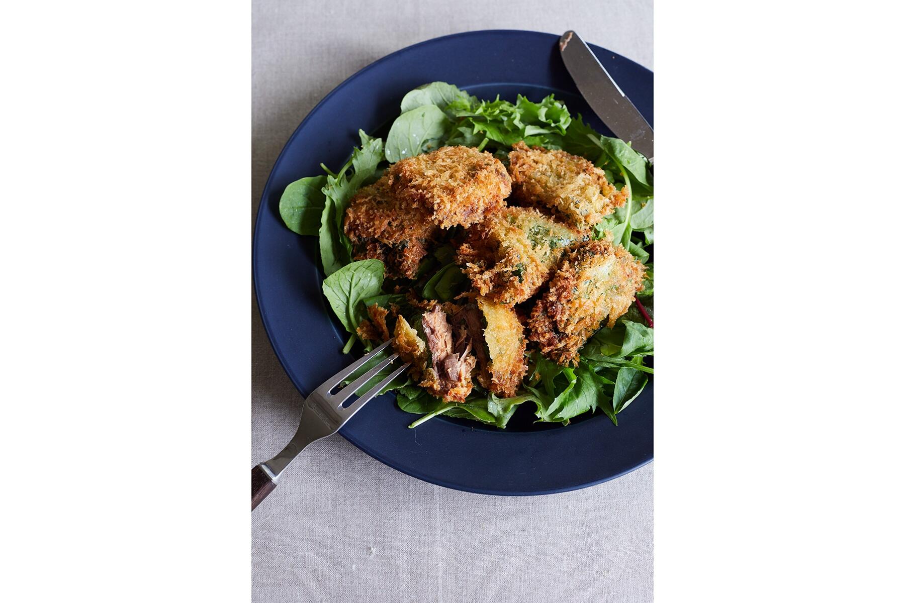 ビールと合わせたい“サバ缶でつくるサバカツ”