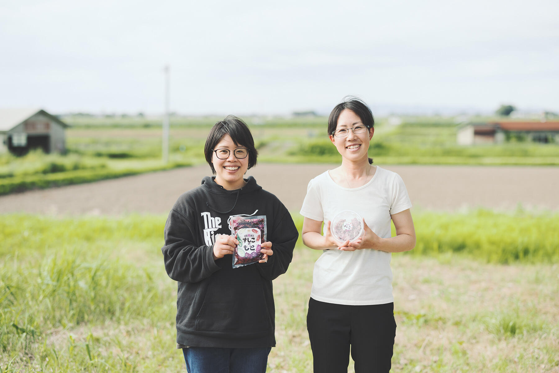 「津軽の暮らしラボ」の吉田涼香さん(左)と傳法谷菜美保さん