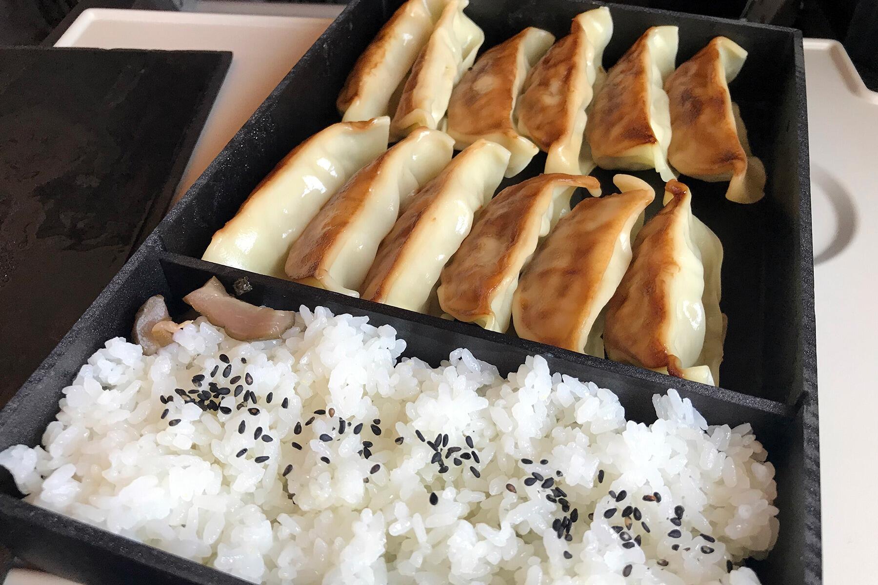 焼き餃子ダブル弁当
