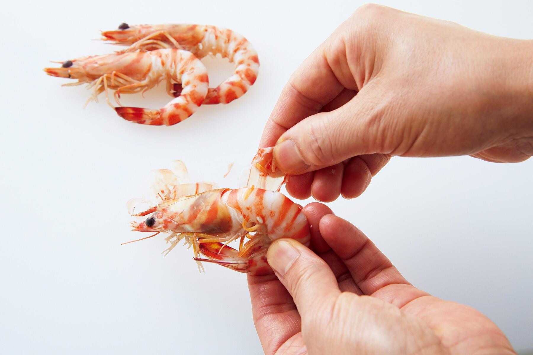 具材をカットする