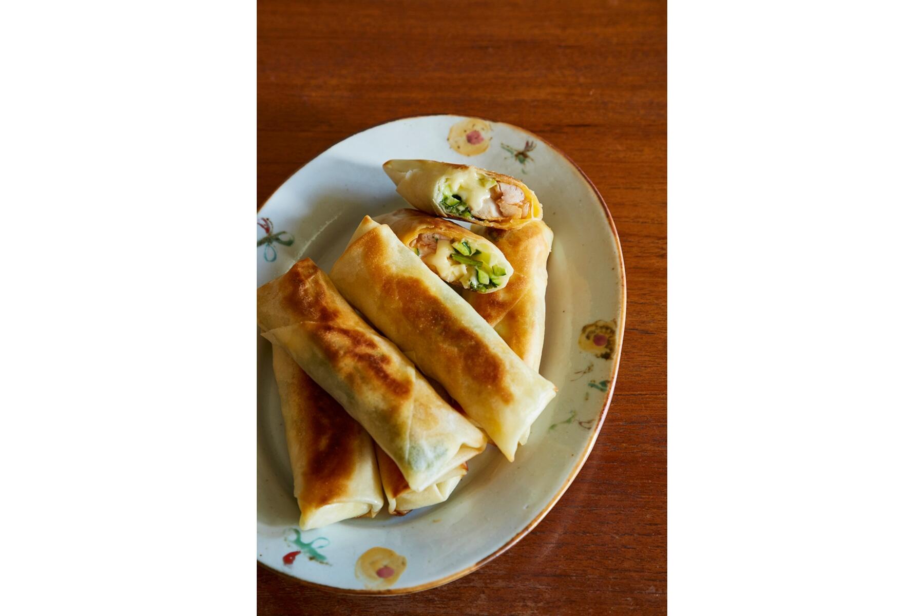 ビールが止まらない“ピザチーズ春巻き”