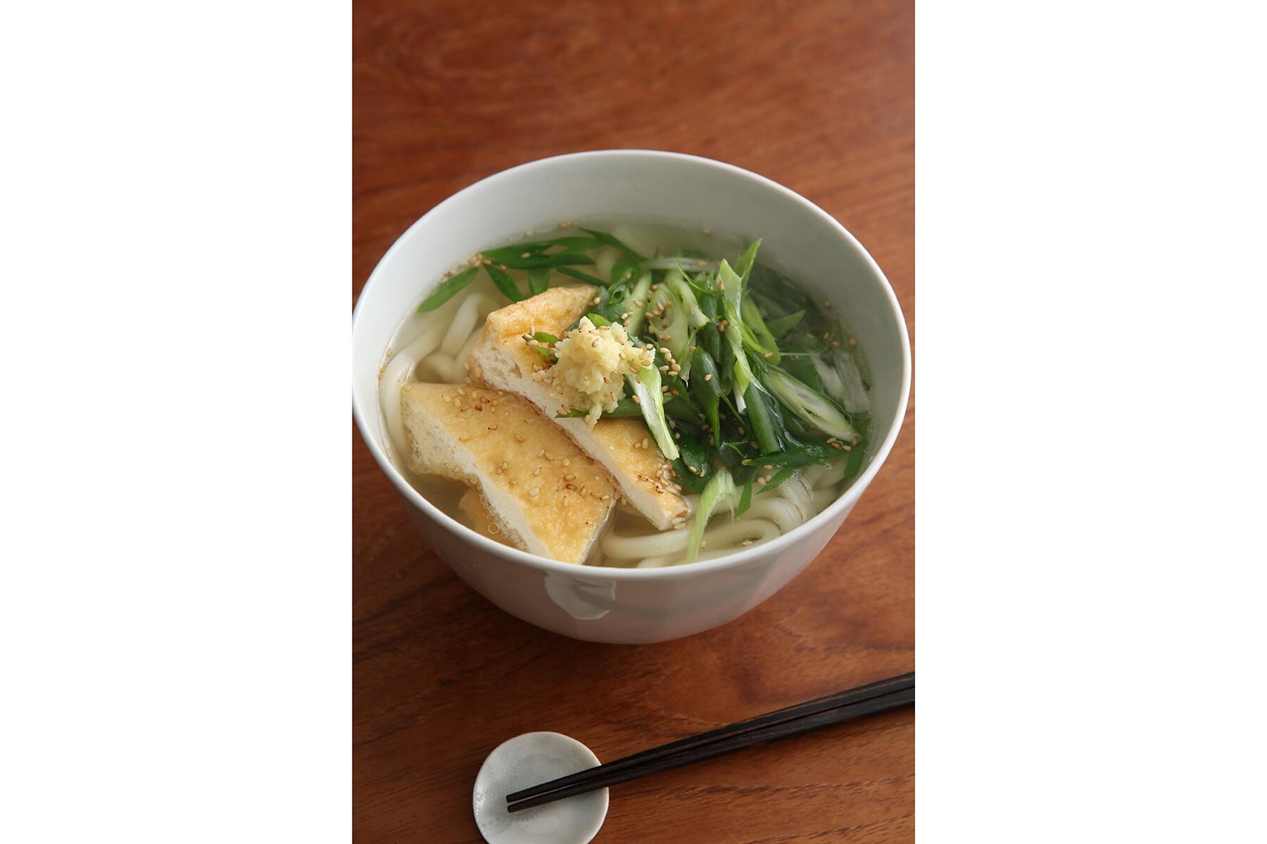 ふくよかな香りが広がる“魚醤のきつねうどん”