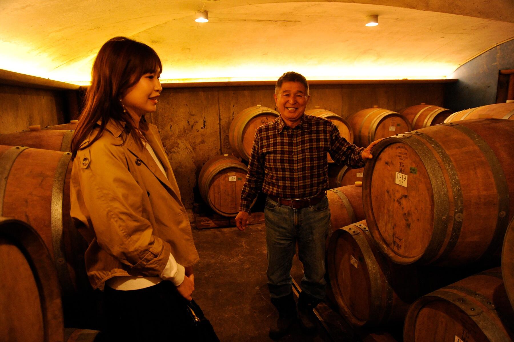 貯蔵庫の見学の様子