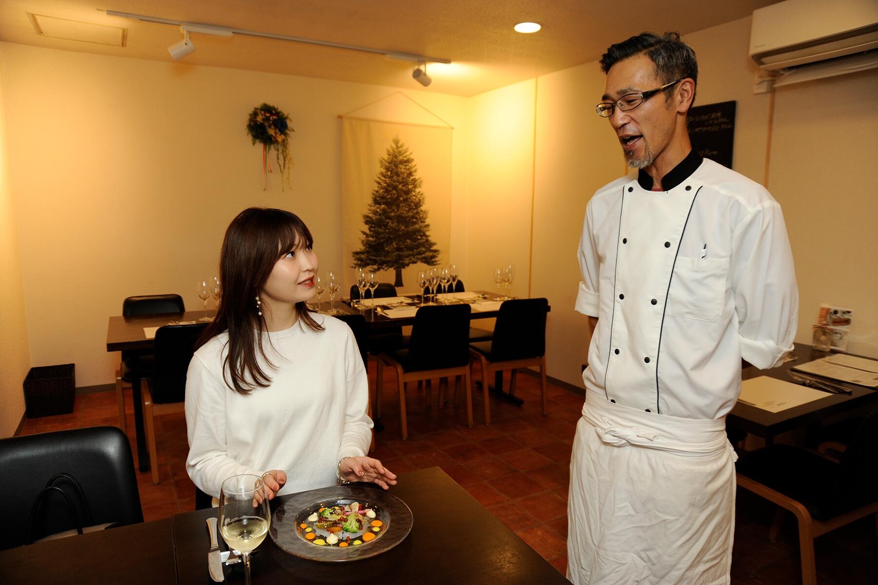 店主大岩聖史さん(右)