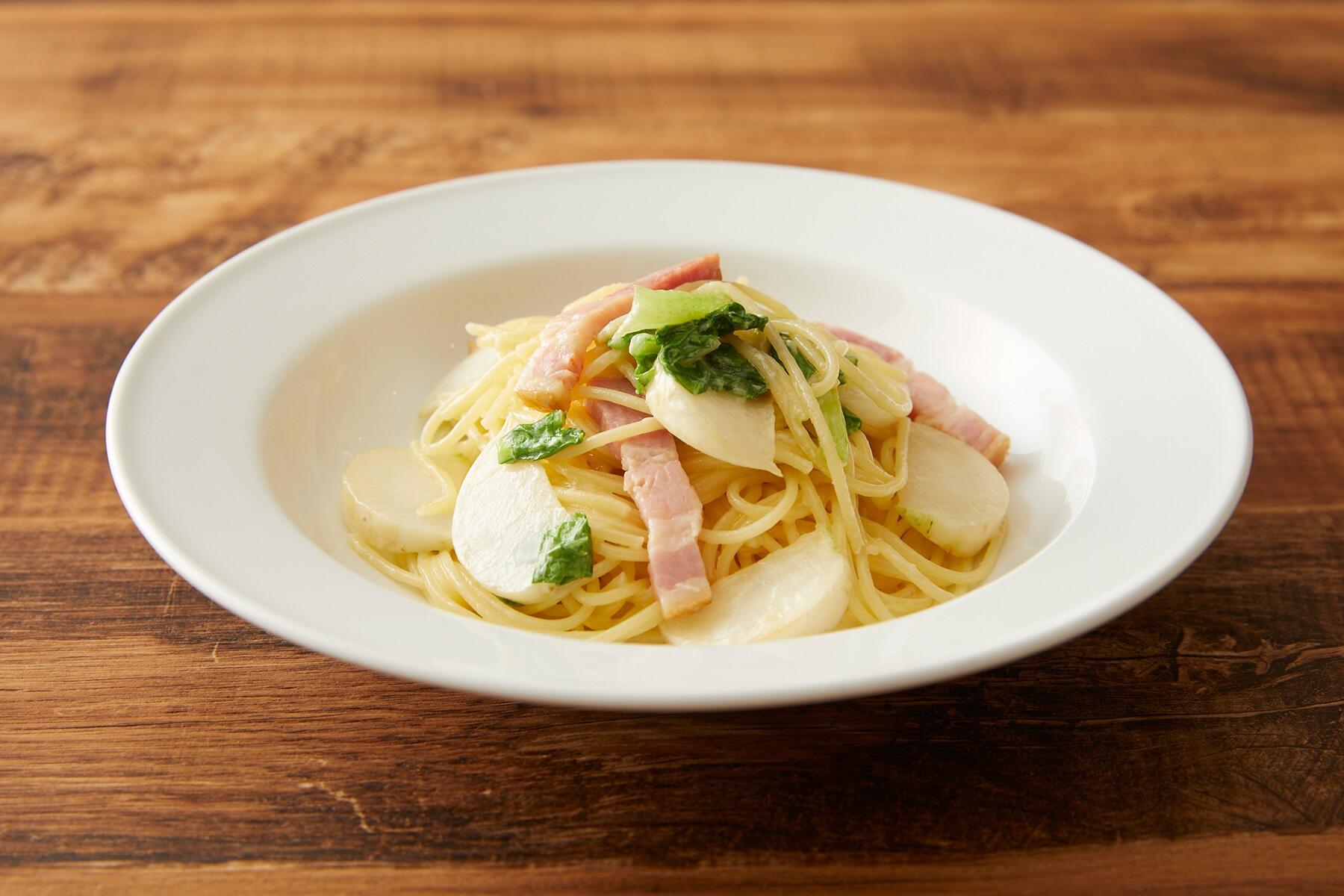 クリーミーでジューシーな“カブとベーコンのパスタ”