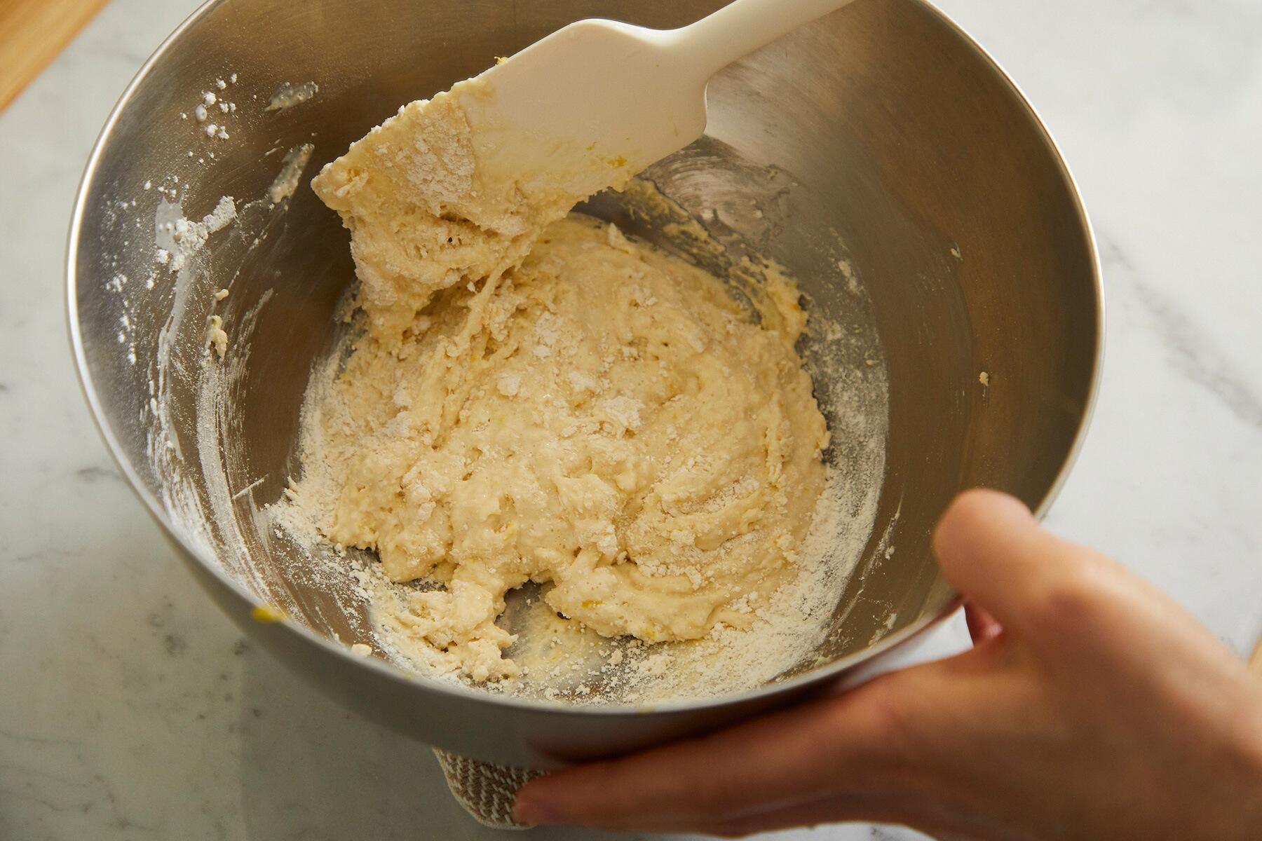 粉類を混ぜる。