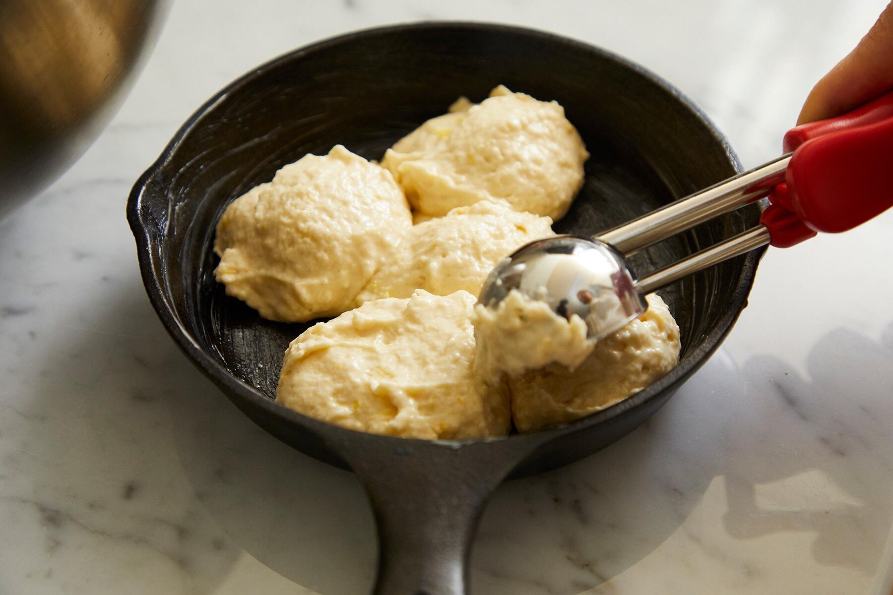 耐熱皿に入れて焼く。