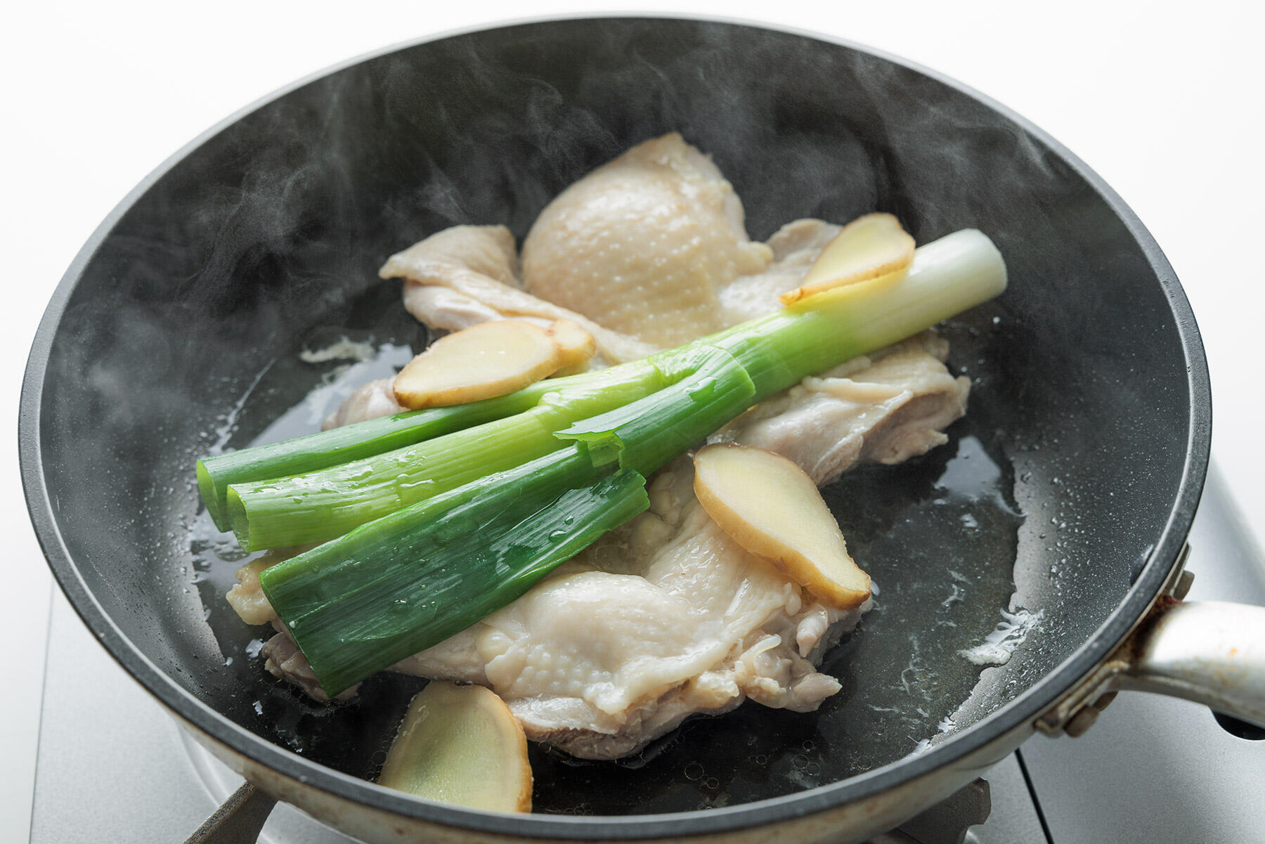 挽き肉を加え炒める