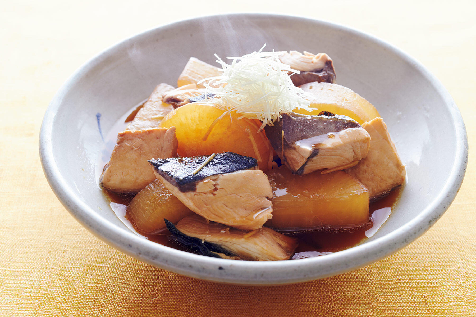 重厚な旨味が染みわたった“ブリ大根”