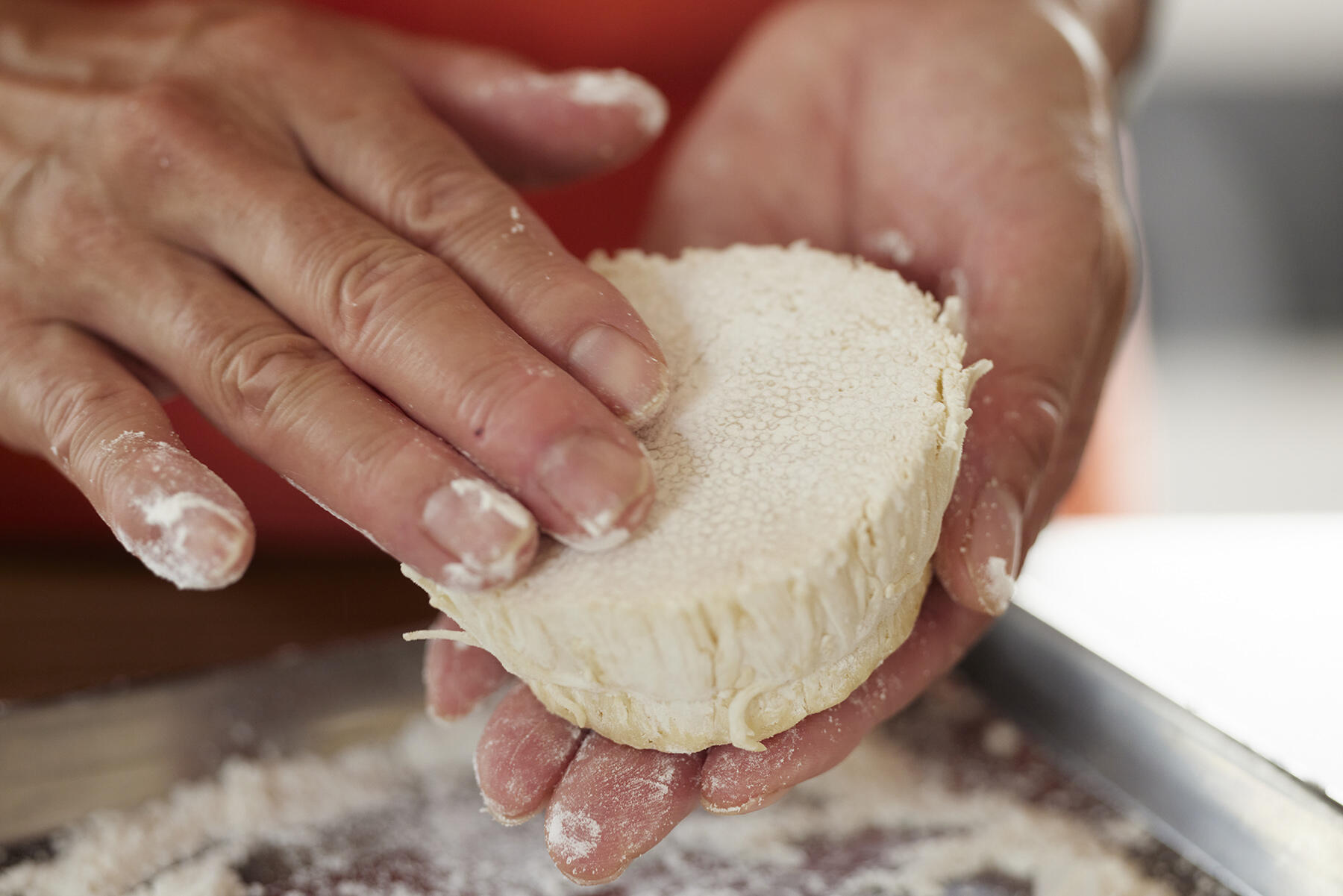 薄力粉をまぶす