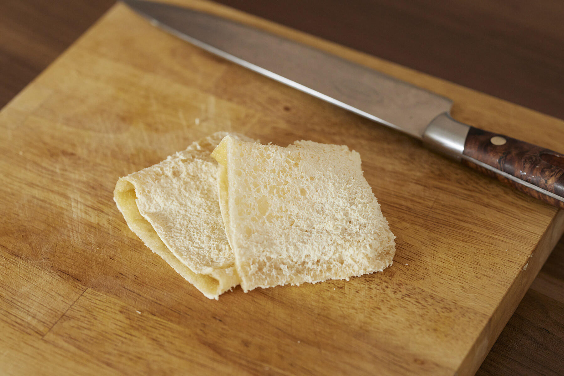 油揚げを裏返す