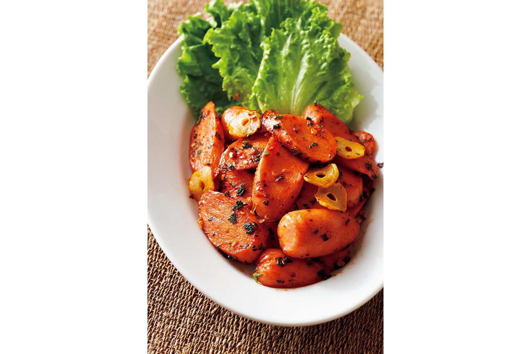 サワー系にうってつけのにんにくが効いた“魚肉ソーセージ炒め”