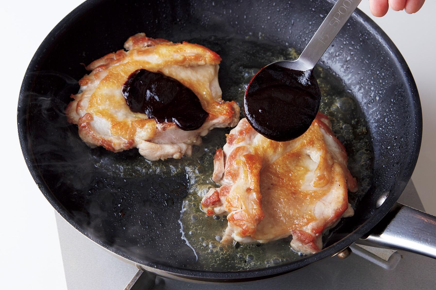 練り味噌を加える