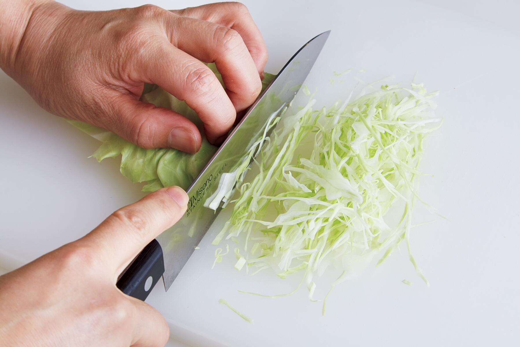 キャベツを切る