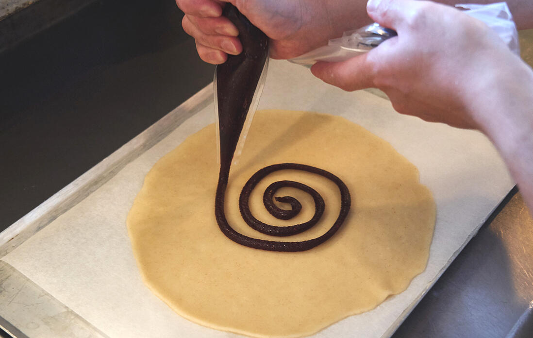 生地をのばして成形する