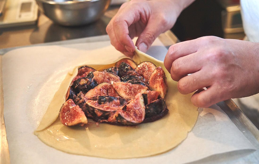 生地をのばして成形する