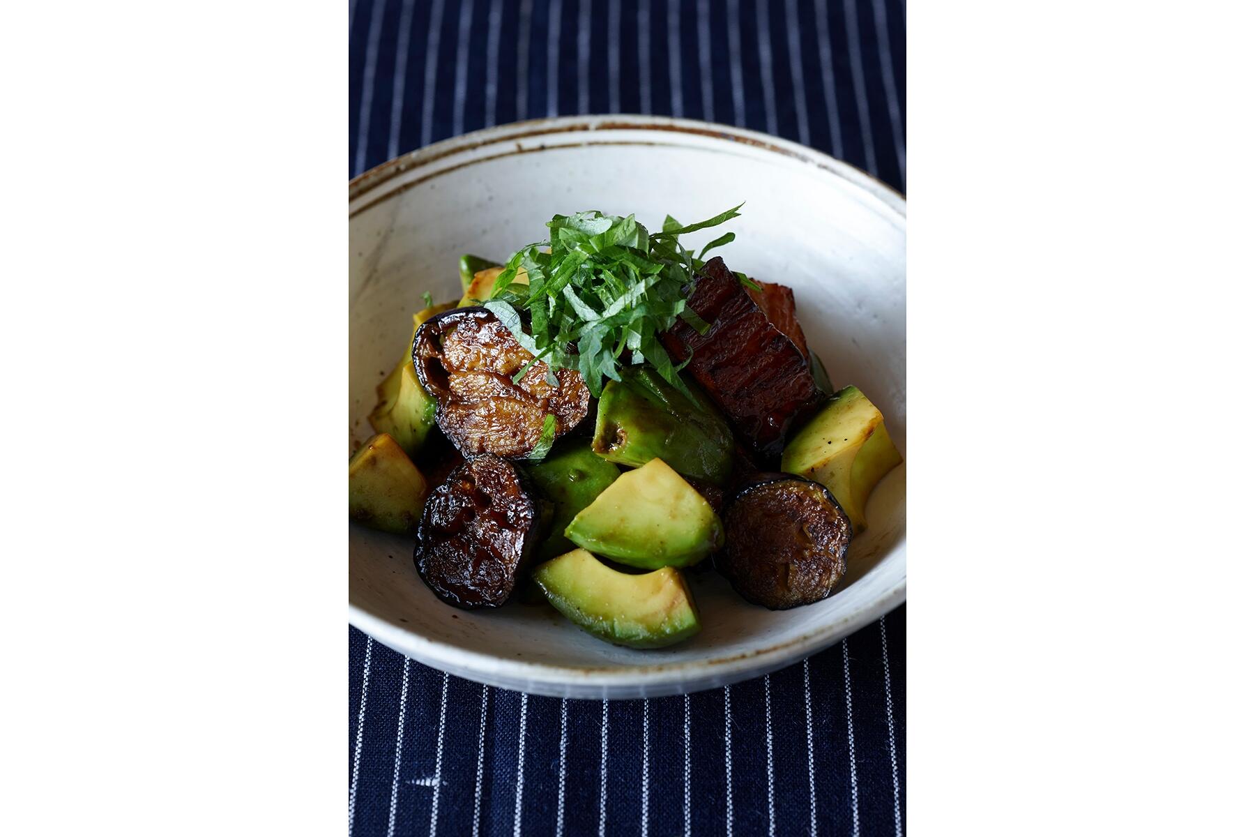 とろける美味しさ！“アボカドとなすとベーコンの炒めもの”