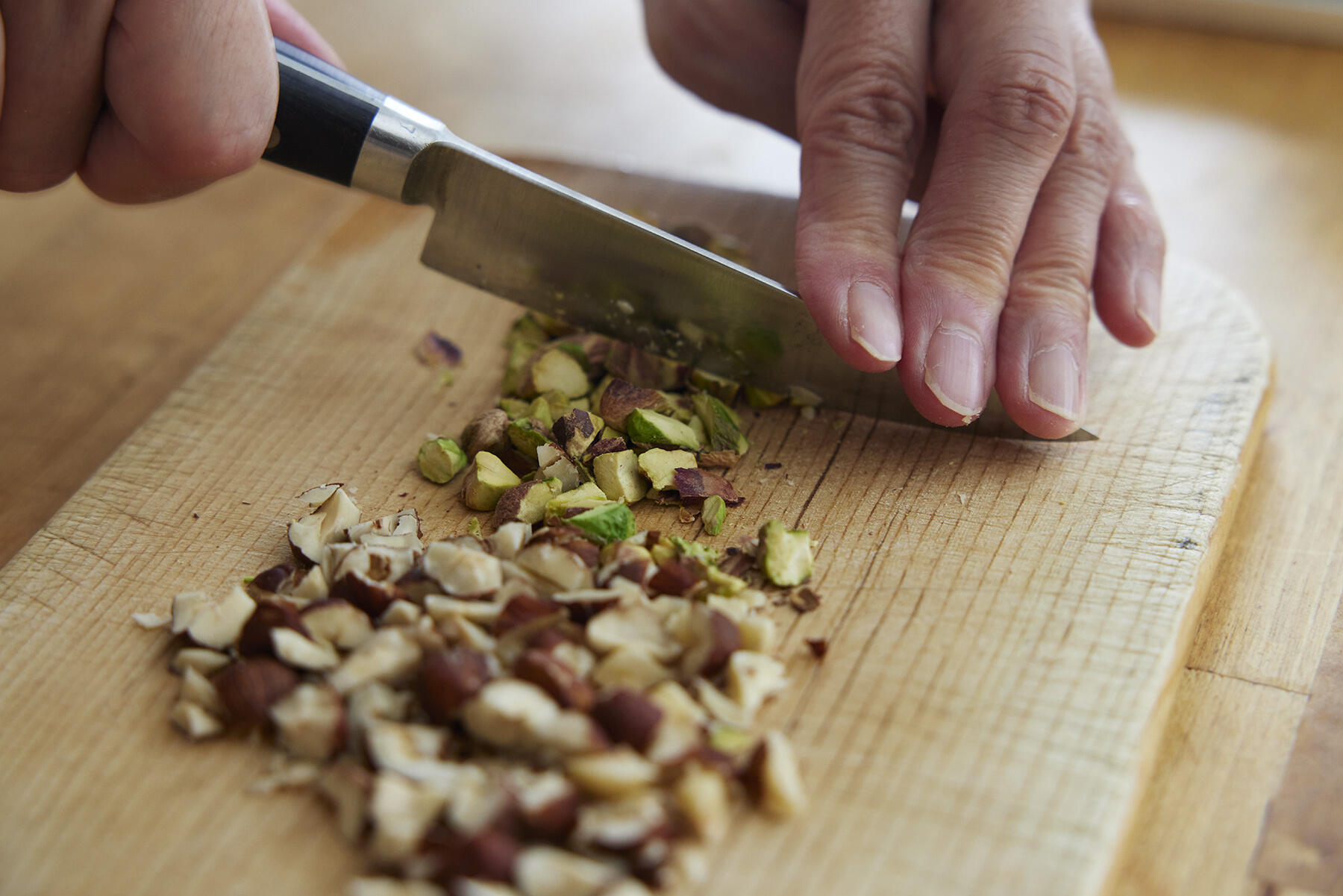 ナッツを刻む