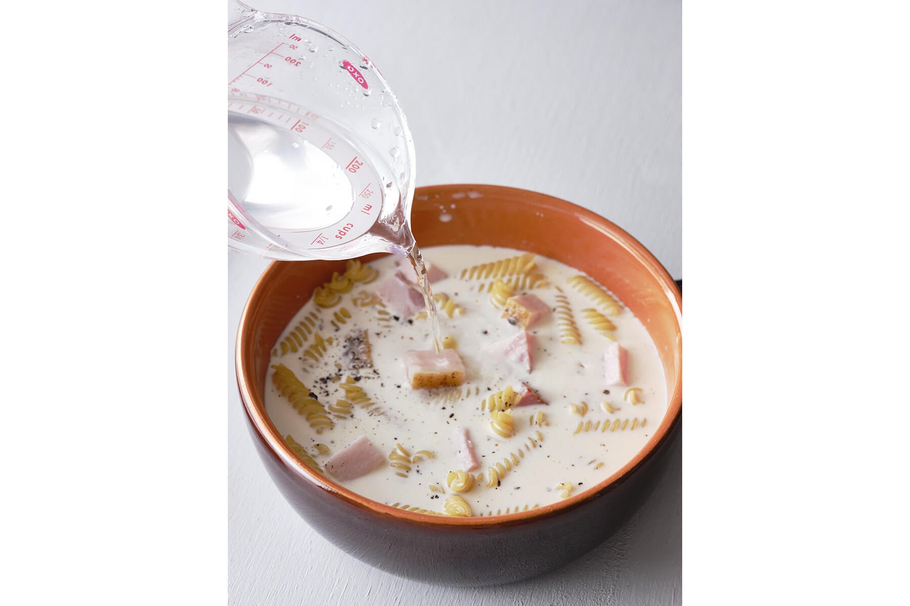 耐熱皿に具材を入れる