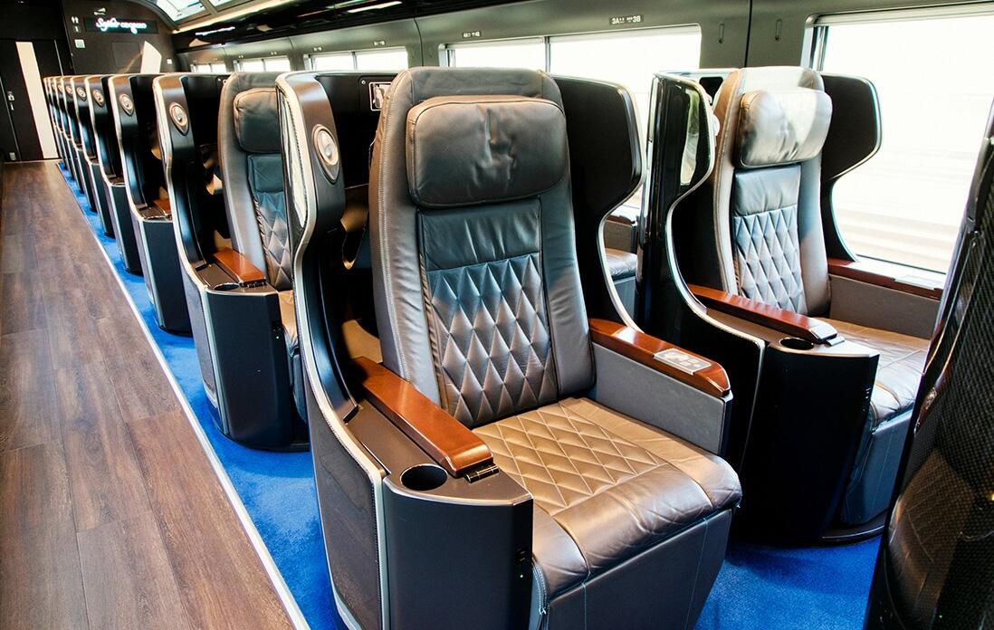 プレミアムグリーン（1号車）