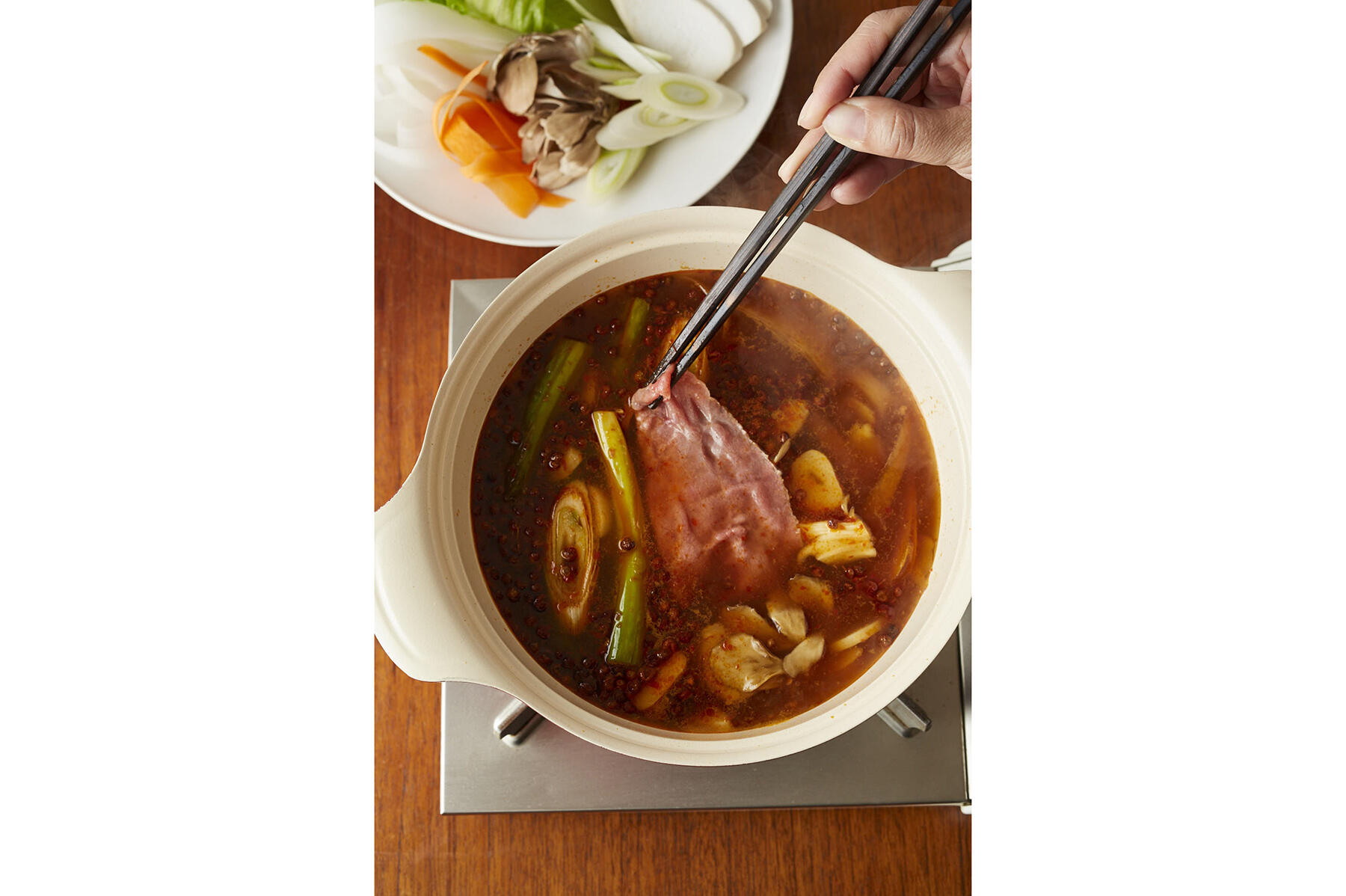 本格的な香りと辛味の“マーラー火鍋”