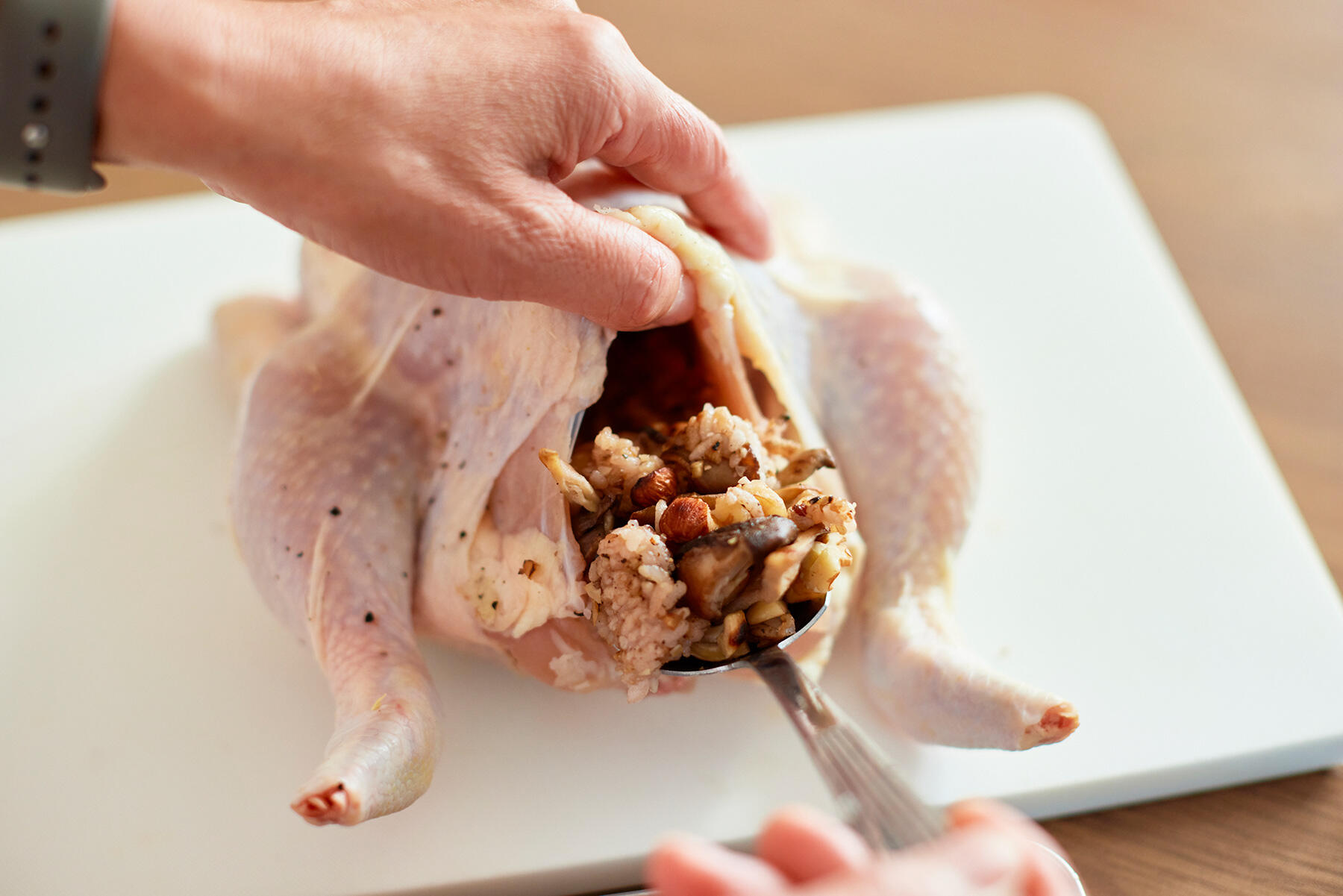 スタッフィングを詰める