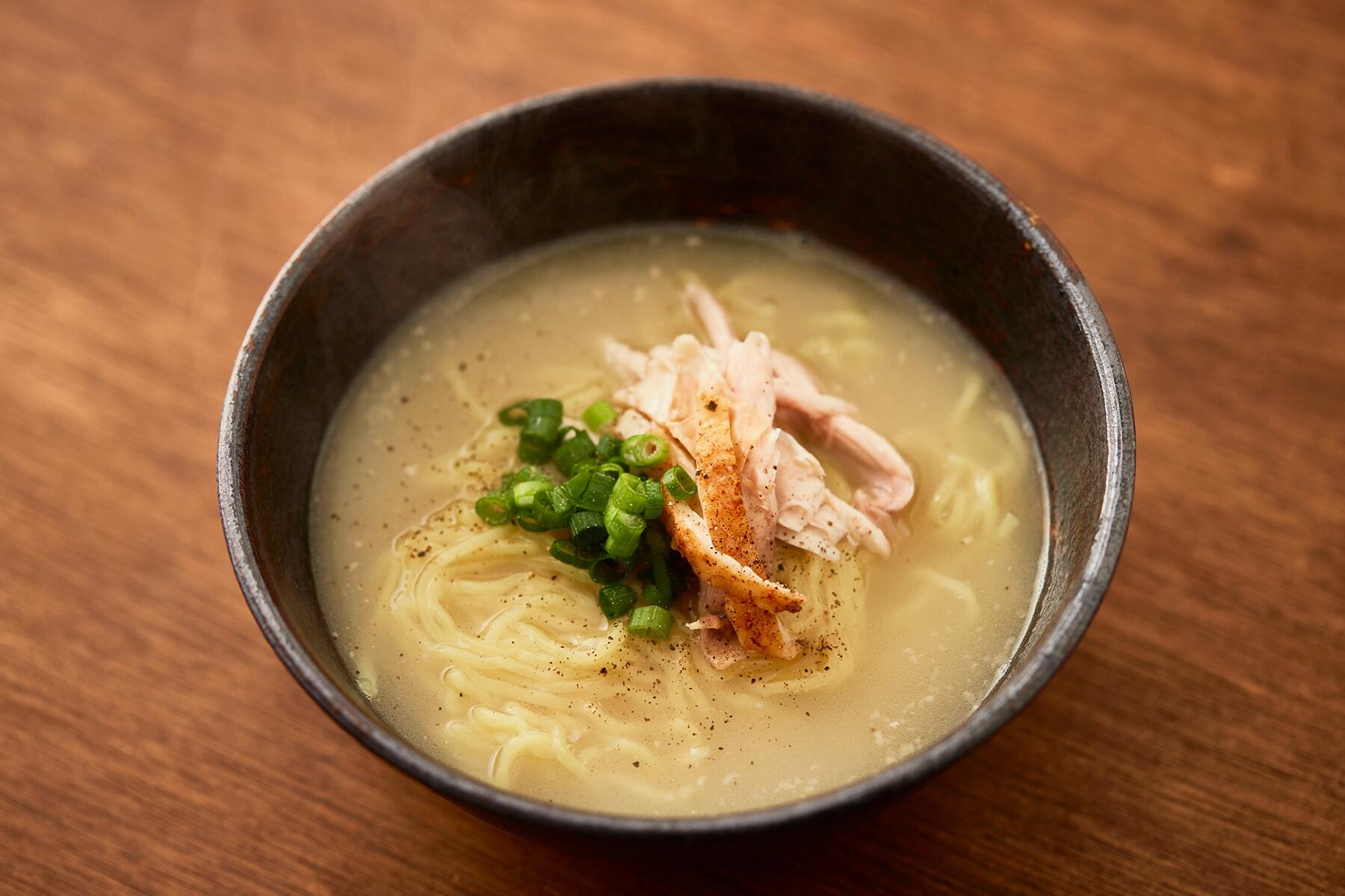 ローストチキンの鶏白湯ラーメン