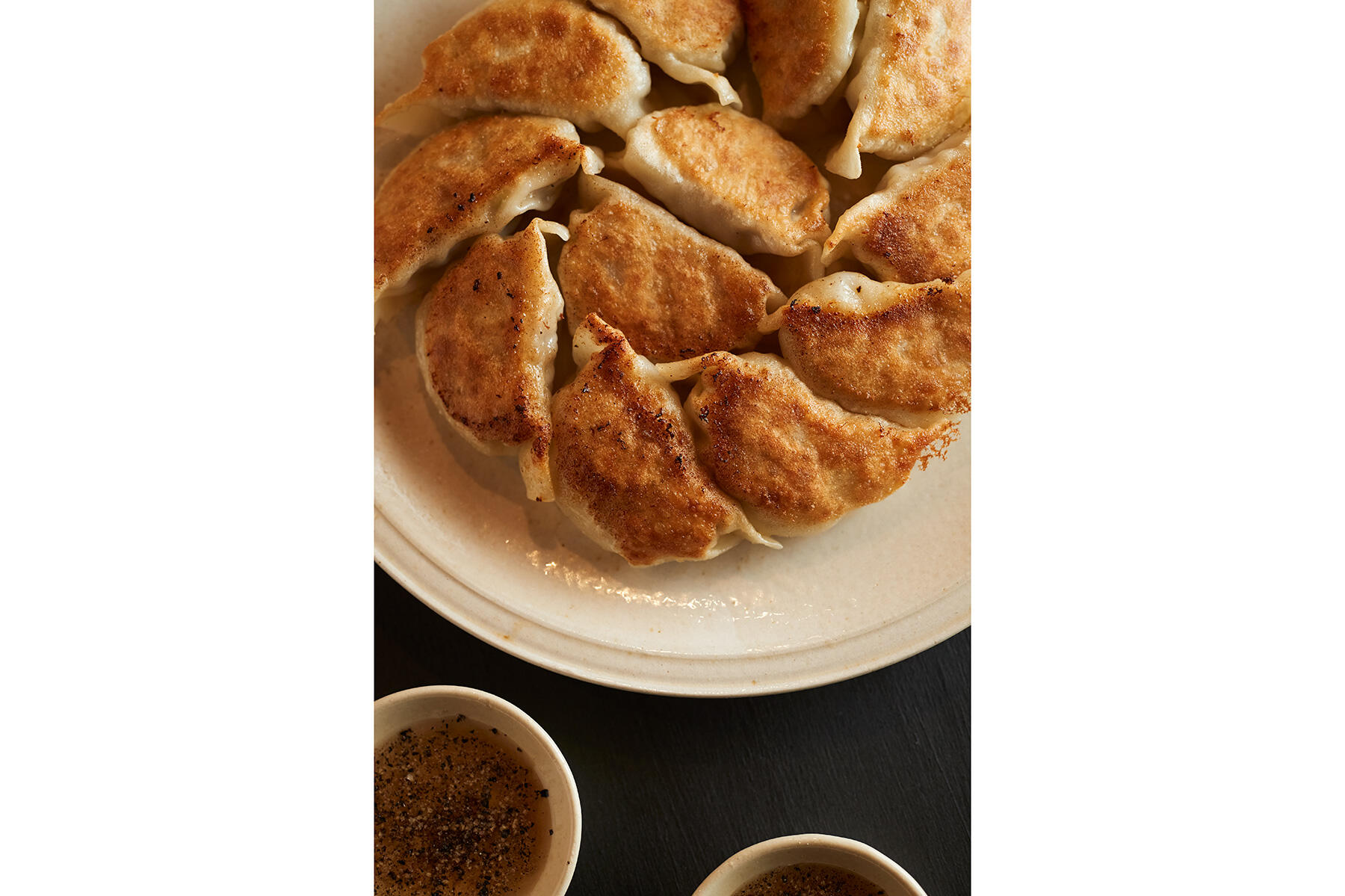 肉汁ほとばしる“豚ねぎ塩焼き餃子”