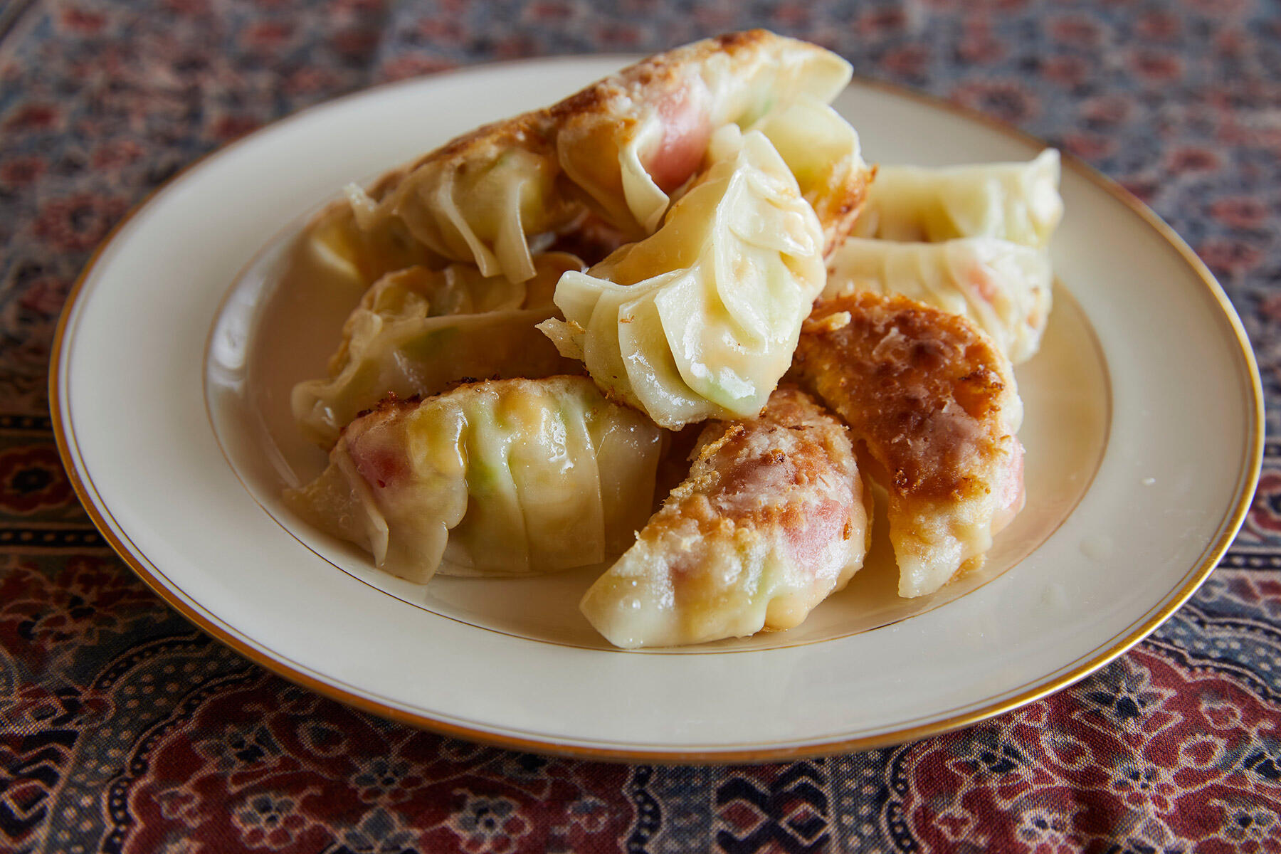 やさしい味わいがクセになる“卵キャベツ餃子”